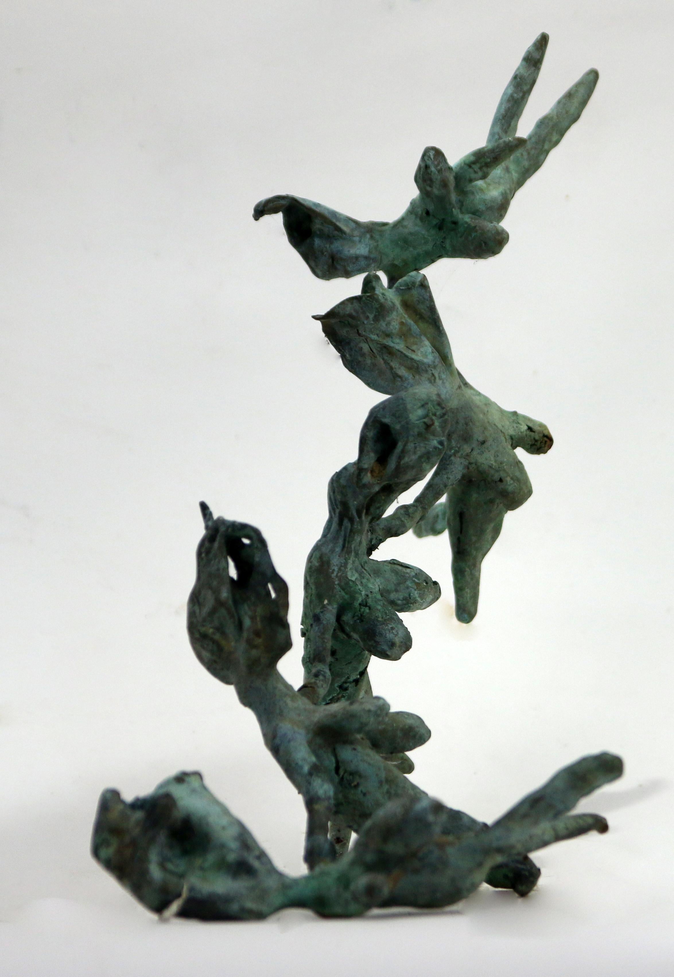 Sculpture expressionniste en bronze avec modèle en papier Figures féminines commençant à voler en vente 4