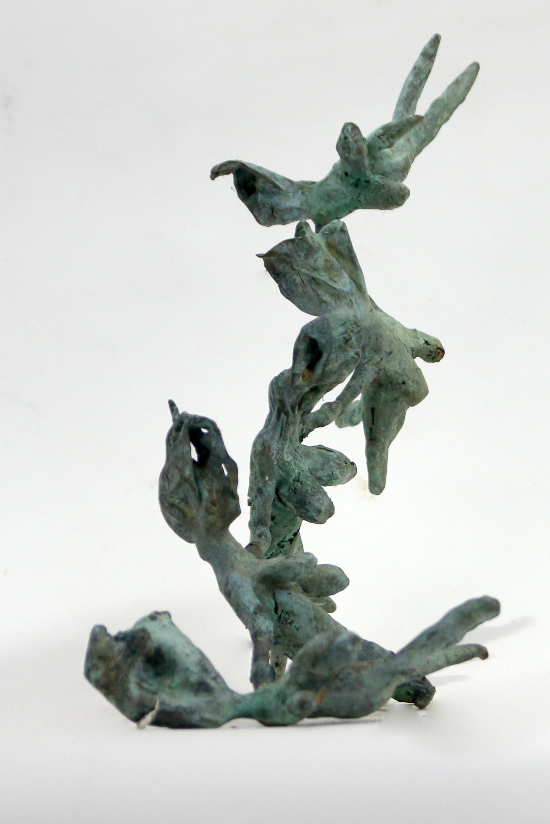 Sculpture expressionniste en bronze avec modèle en papier Figures féminines commençant à voler en vente 5