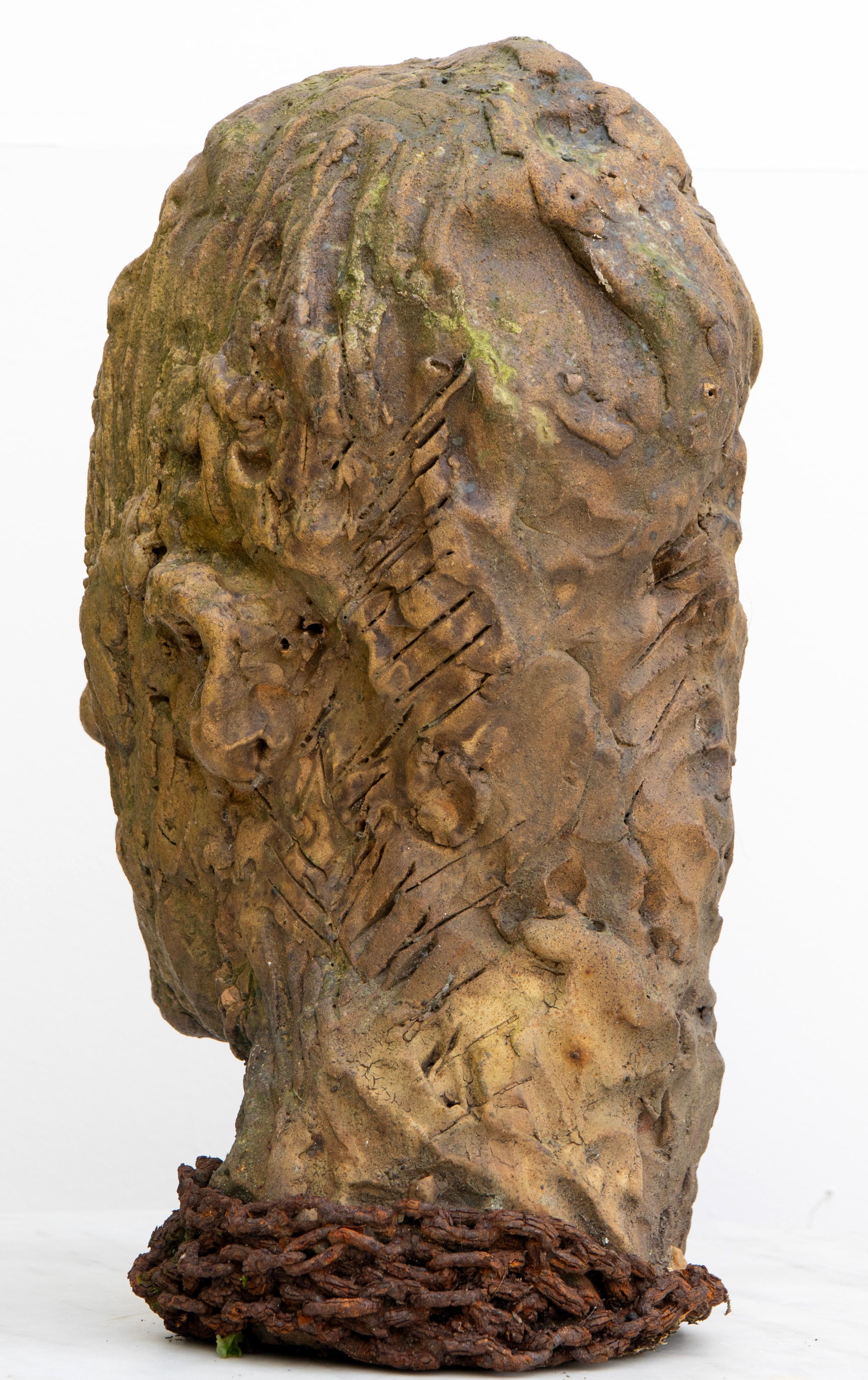 Scultura di testa in ceramica con base in ferro ossidato. Testa n 13 in vendita 1
