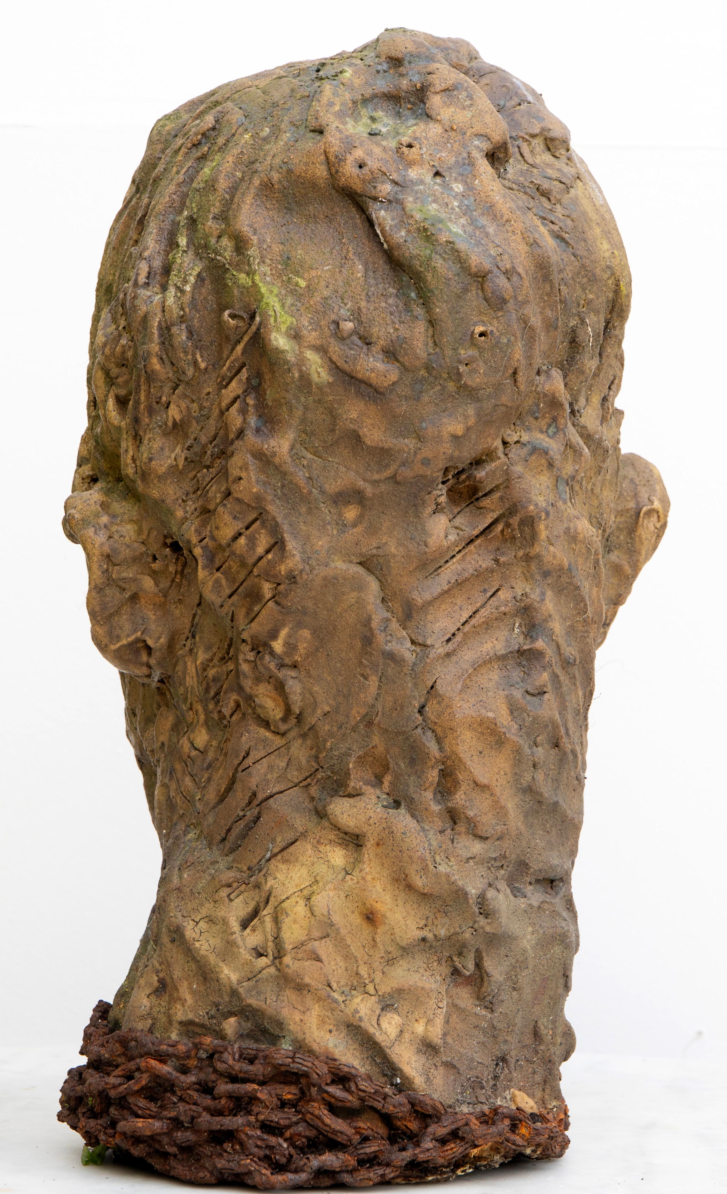 Scultura di testa in ceramica con base in ferro ossidato. Testa n 13 in vendita 2