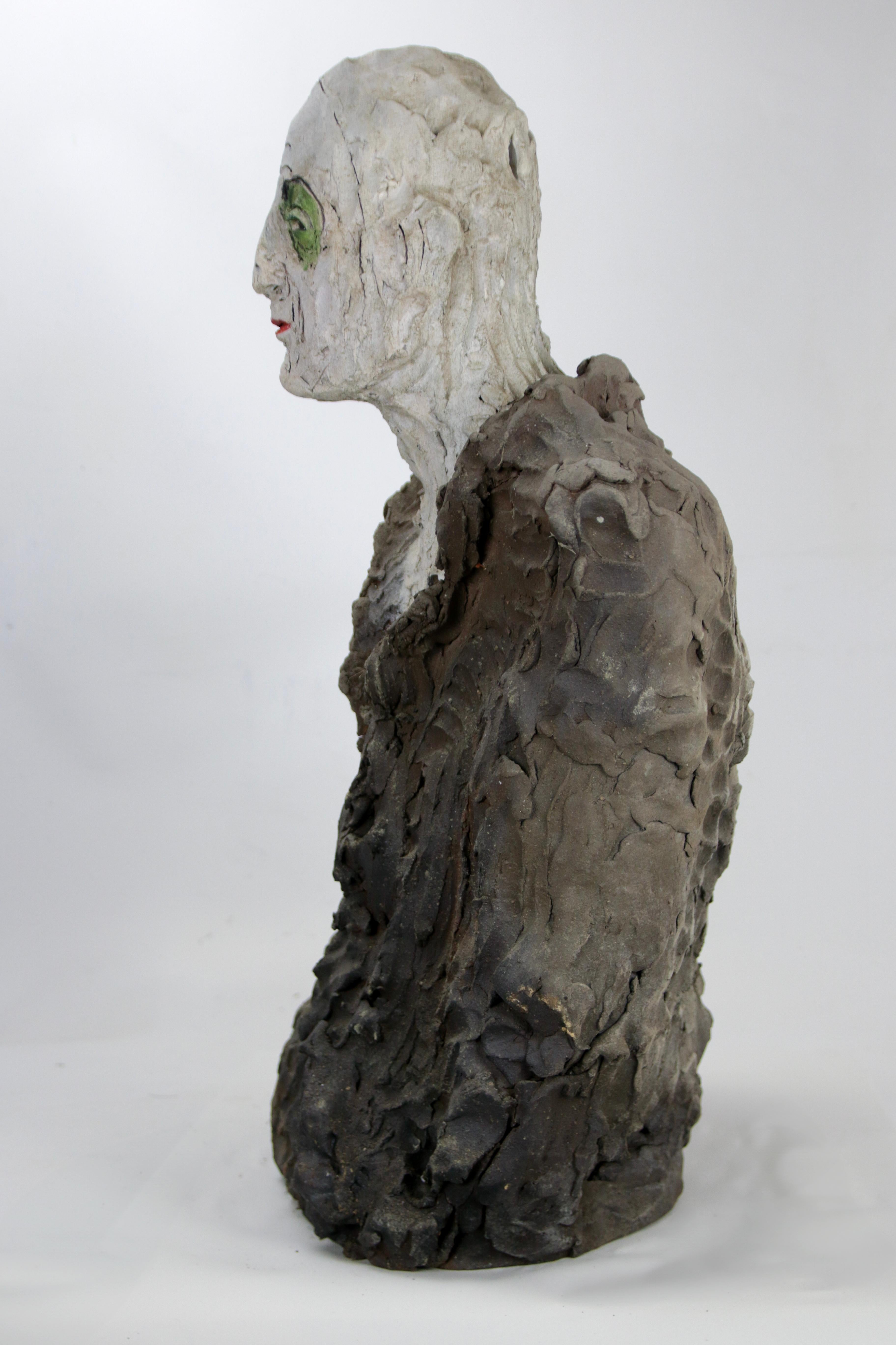 Figurative Keramikbüste mit strukturiertem Mantel und ausdrucksstarker Glasur im Angebot 5