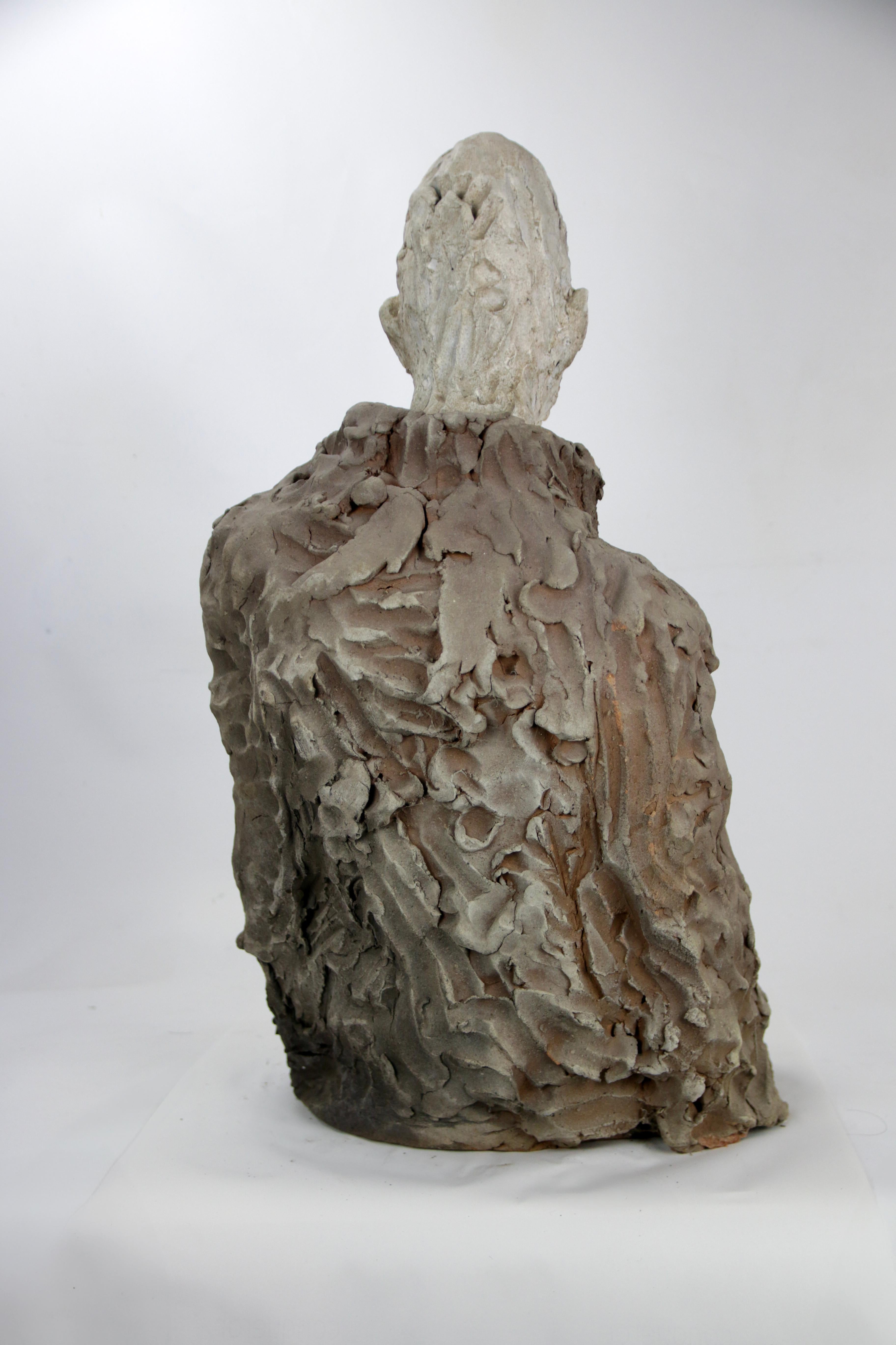 Figurative Keramikbüste mit strukturiertem Mantel und ausdrucksstarker Glasur im Angebot 7