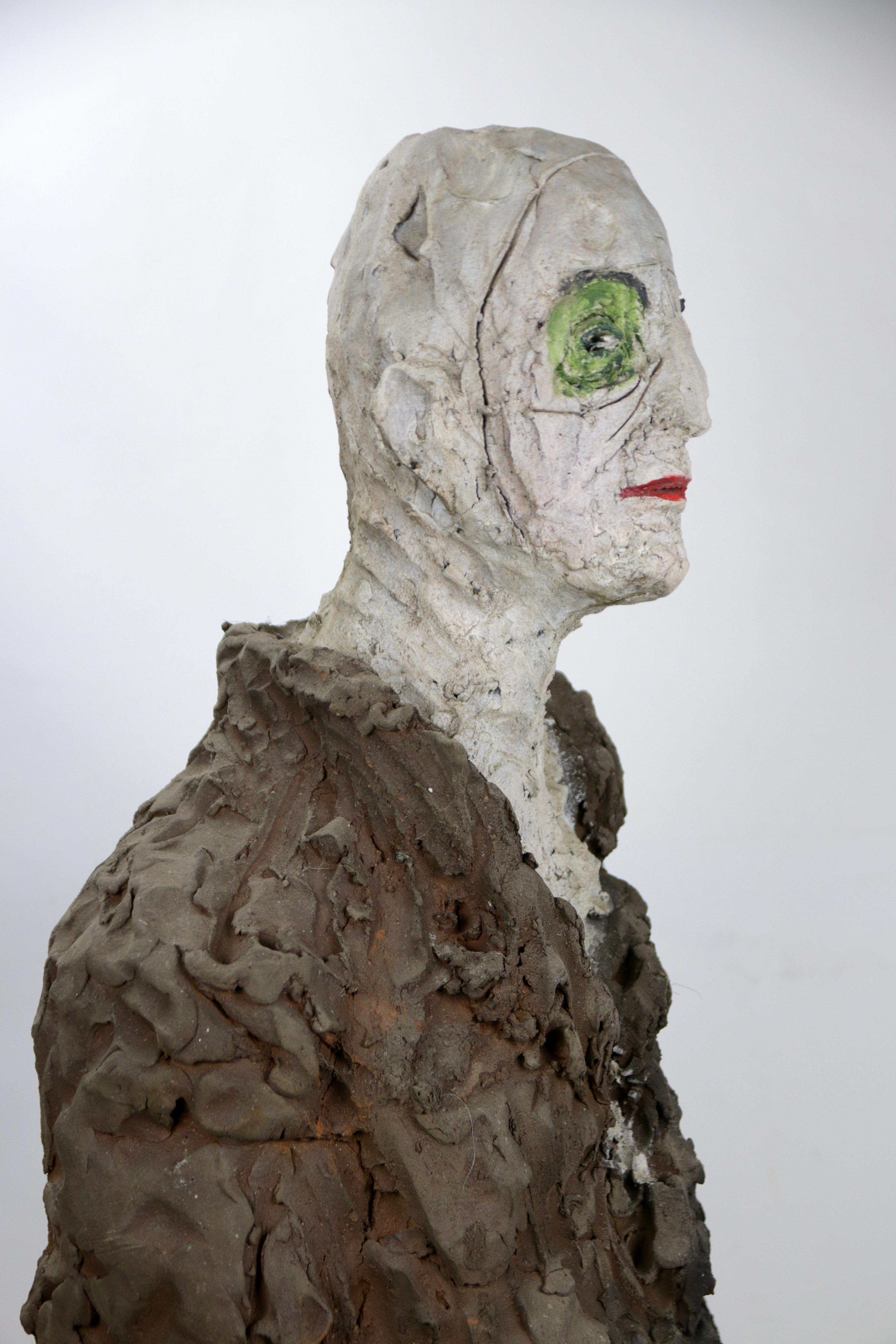Figurative Keramikbüste mit strukturiertem Mantel und ausdrucksstarker Glasur im Angebot 10