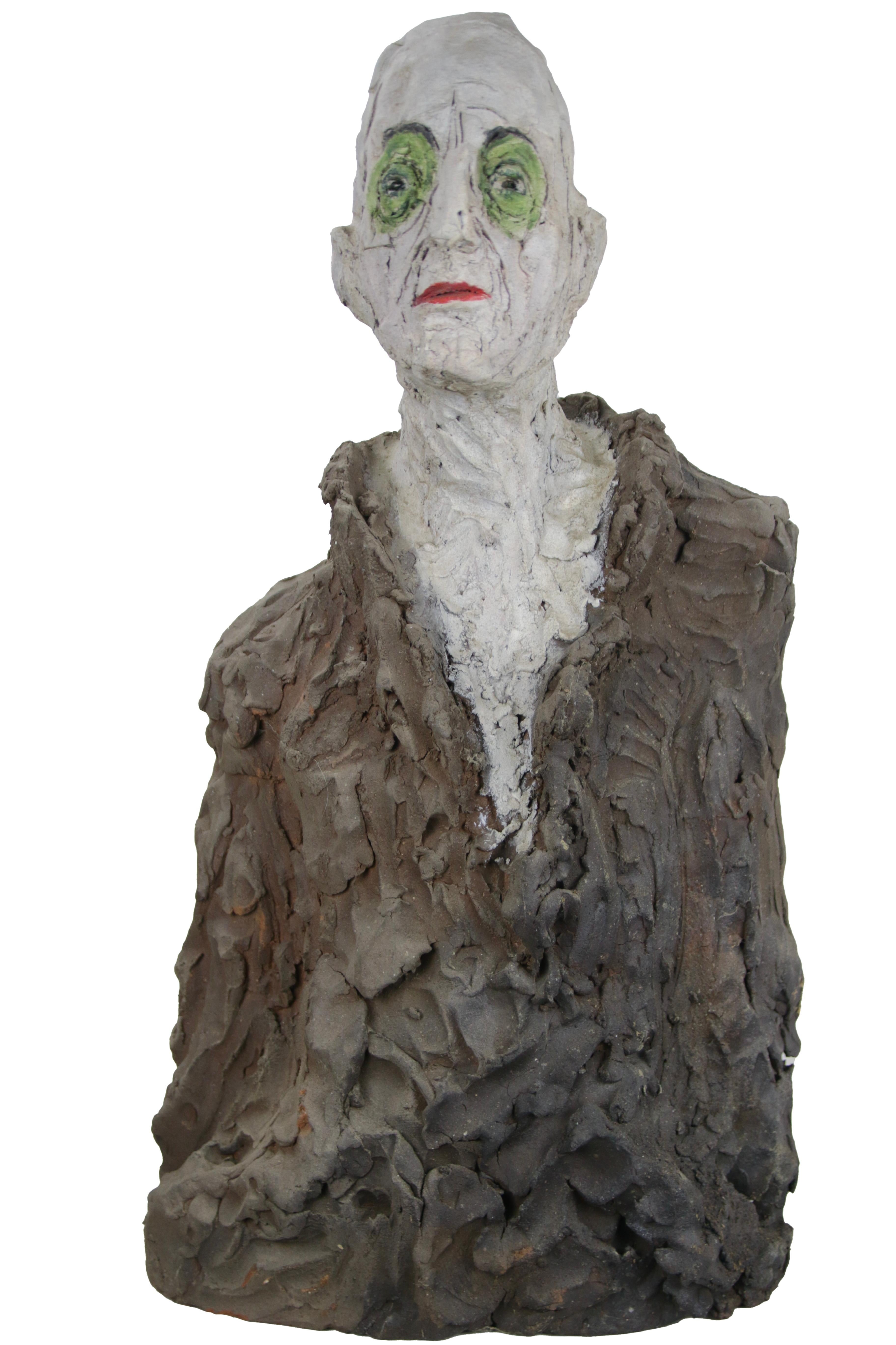 Figurative Keramikbüste mit strukturiertem Mantel und ausdrucksstarker Glasur