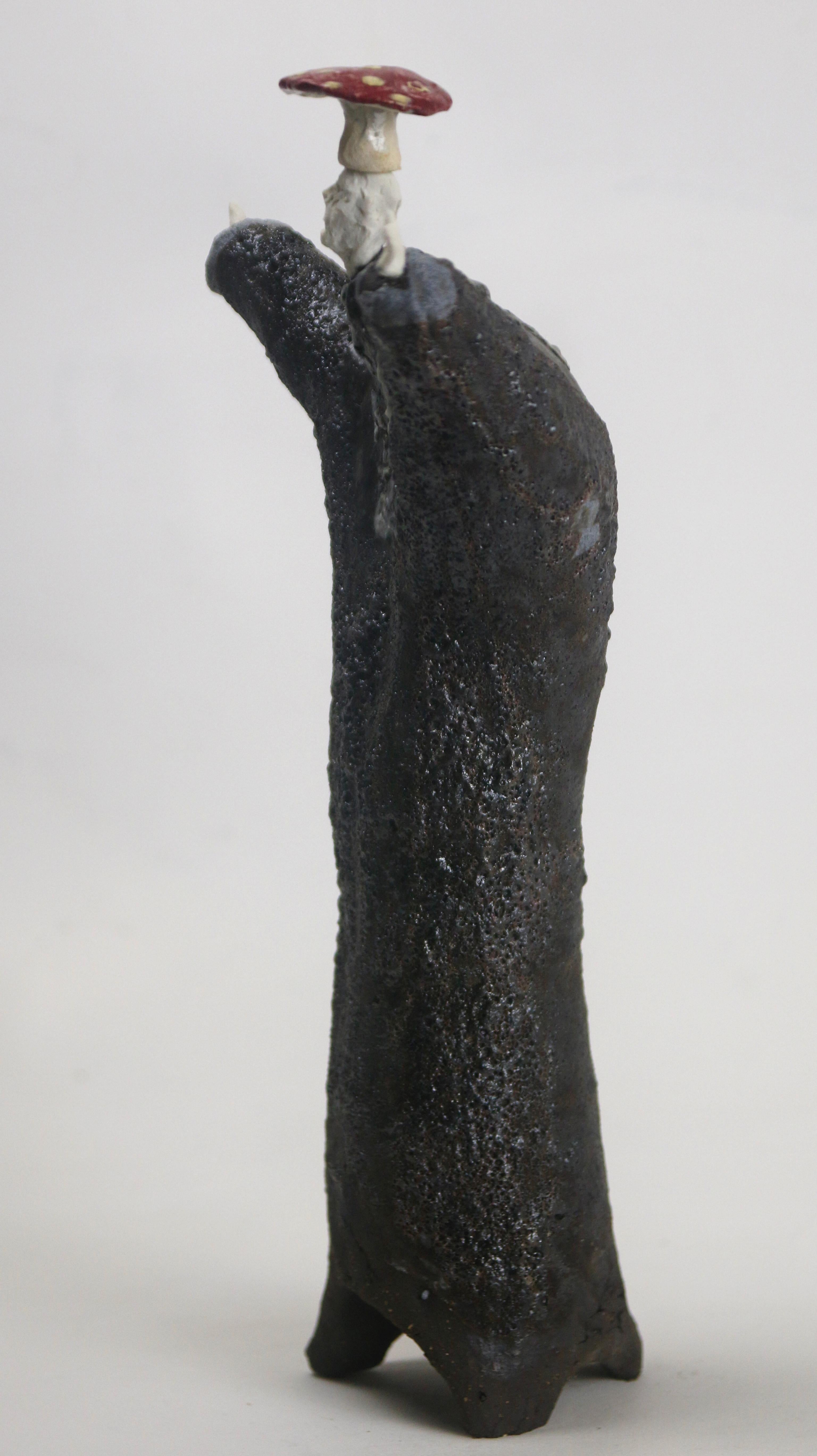 Sculpture figurative en céramique avec glaçure Shino et tête en porcelaine avec amanite en vente 7