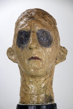 Escultura Figurativa en Cerámica Raku y Madera de Álamo Tallada Serie Personas