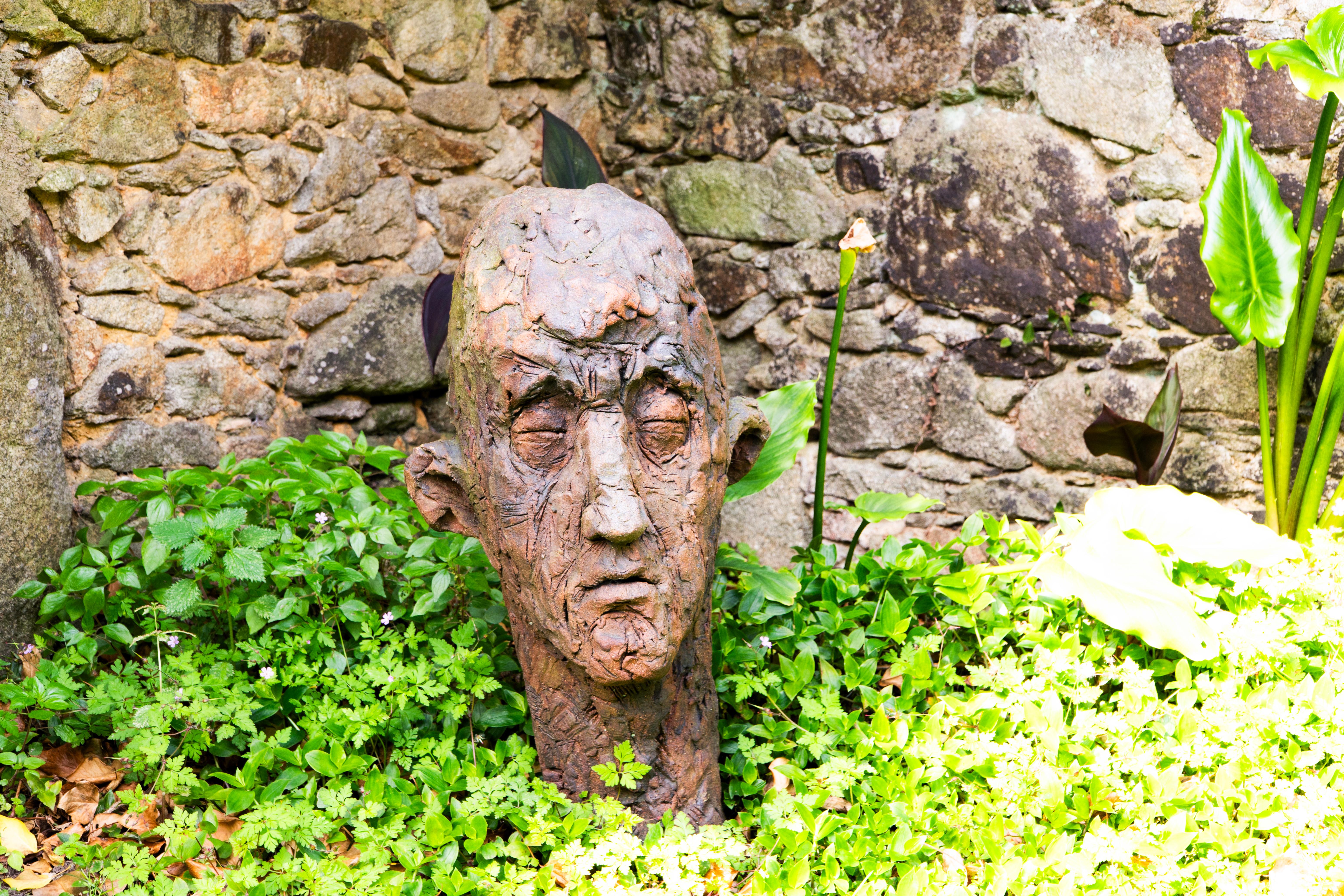 Gro�ße Keramikkopf-Skulptur - ausdrucksstarke, strukturierte Oberfläche, Testa-Serie Nr. 15 (Expressionismus), Sculpture, von Óscar Aldonza Torres