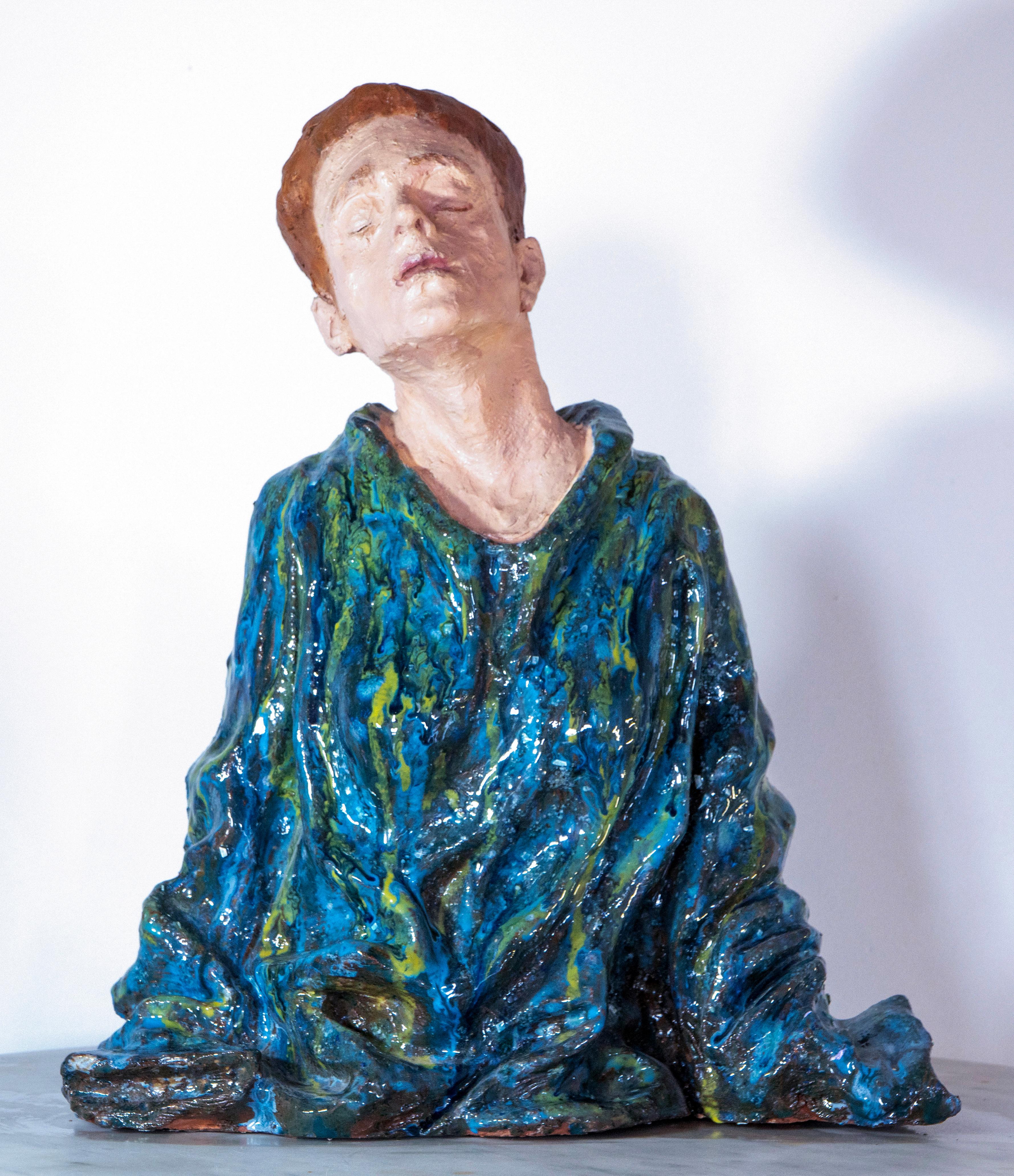 Low-Fired Glazed Ceramic Head with Oil-Paint Detail. Woman in Blue Cloak - Sculpture by Óscar Aldonza Torres