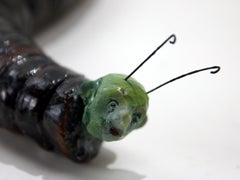 Scultura in ceramica a segmenti Corpo umano insetto ibrido inanellato Arte contemporanea