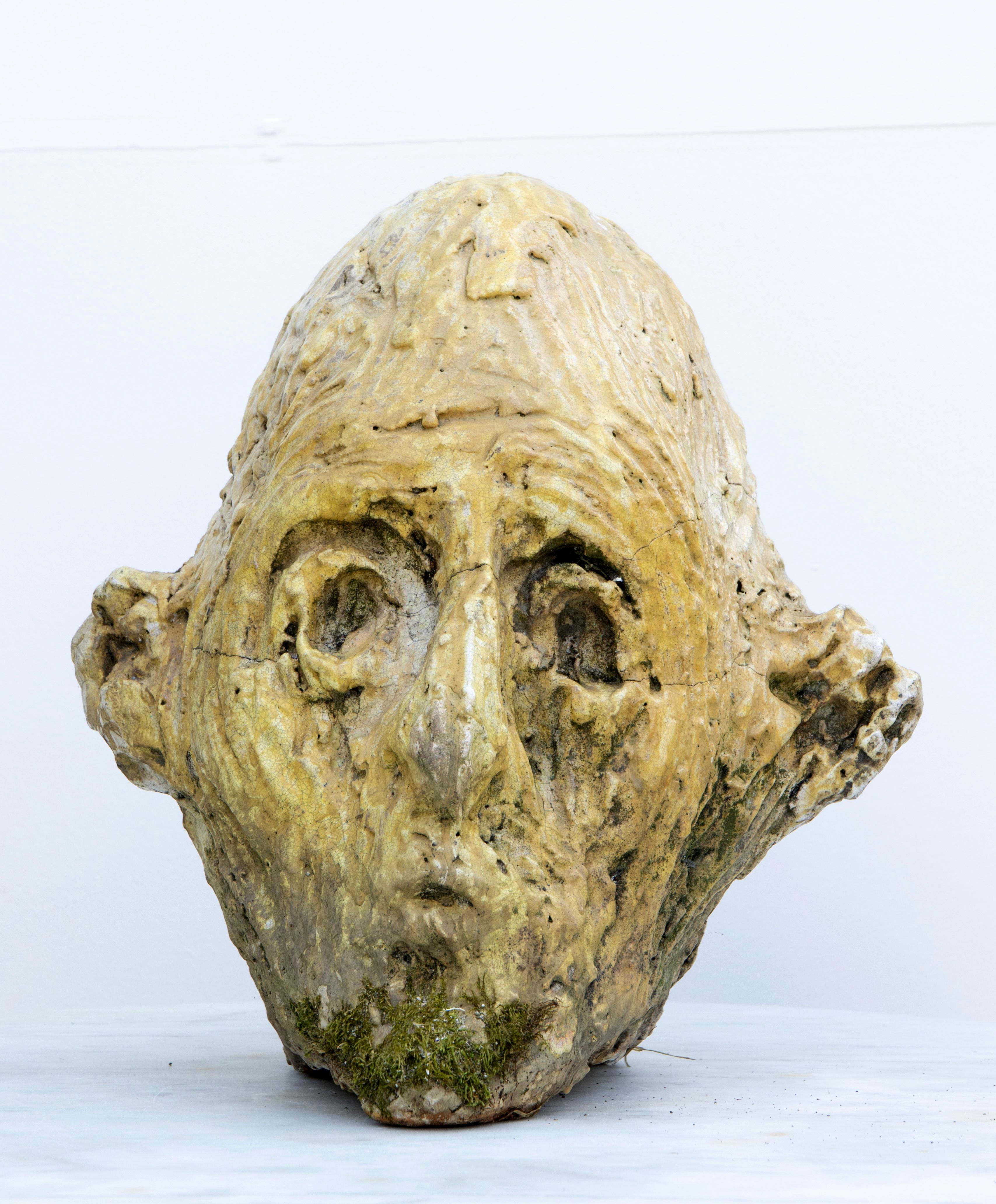 Testa Nº 8 Expresionist Ceramic Head in White Stoneware with Bismuth Raku Glaze - Sculpture by Óscar Aldonza Torres