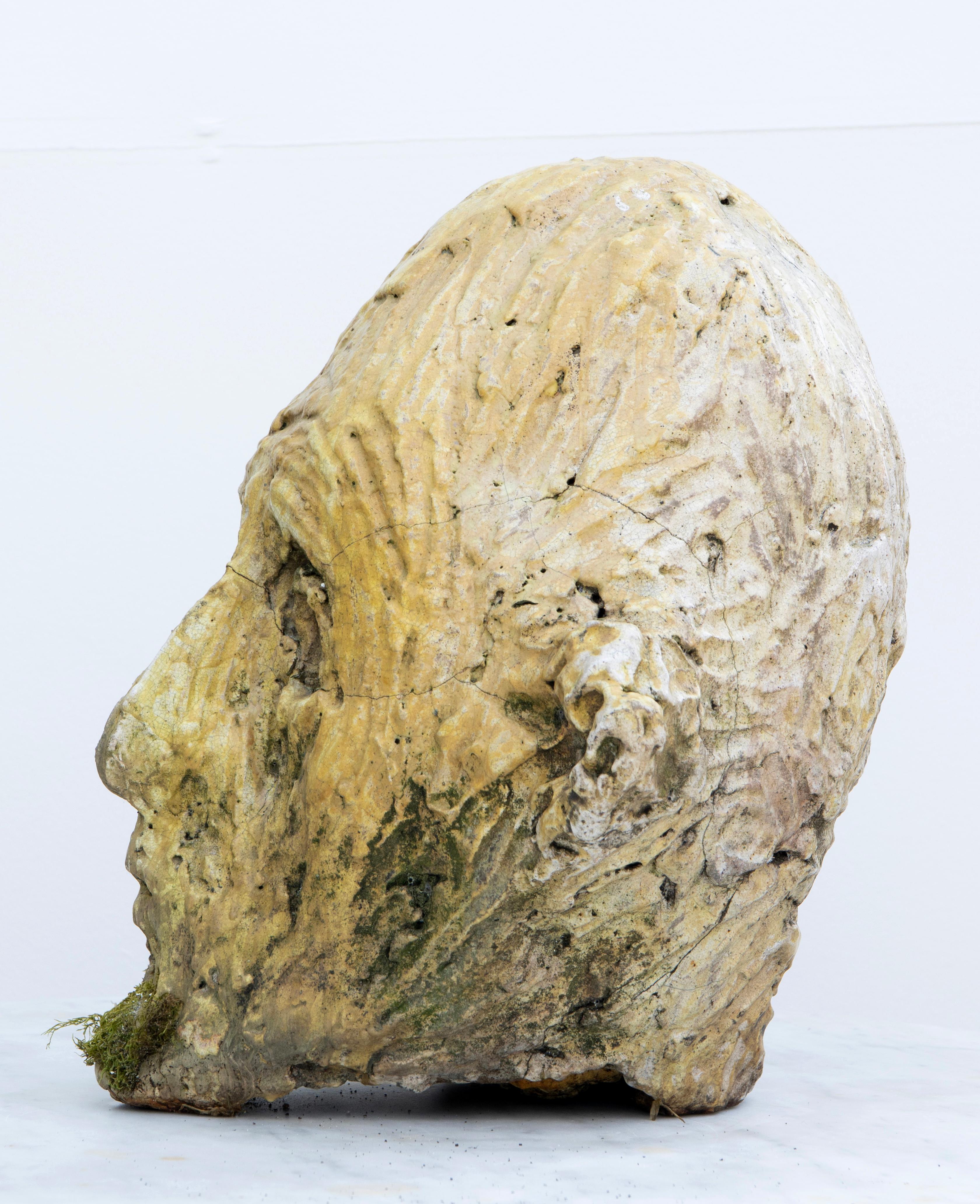 Testa Nº 8 Expresionist Ceramic Head in White Stoneware with Bismuth Raku Glaze - Brown Figurative Sculpture by Óscar Aldonza Torres