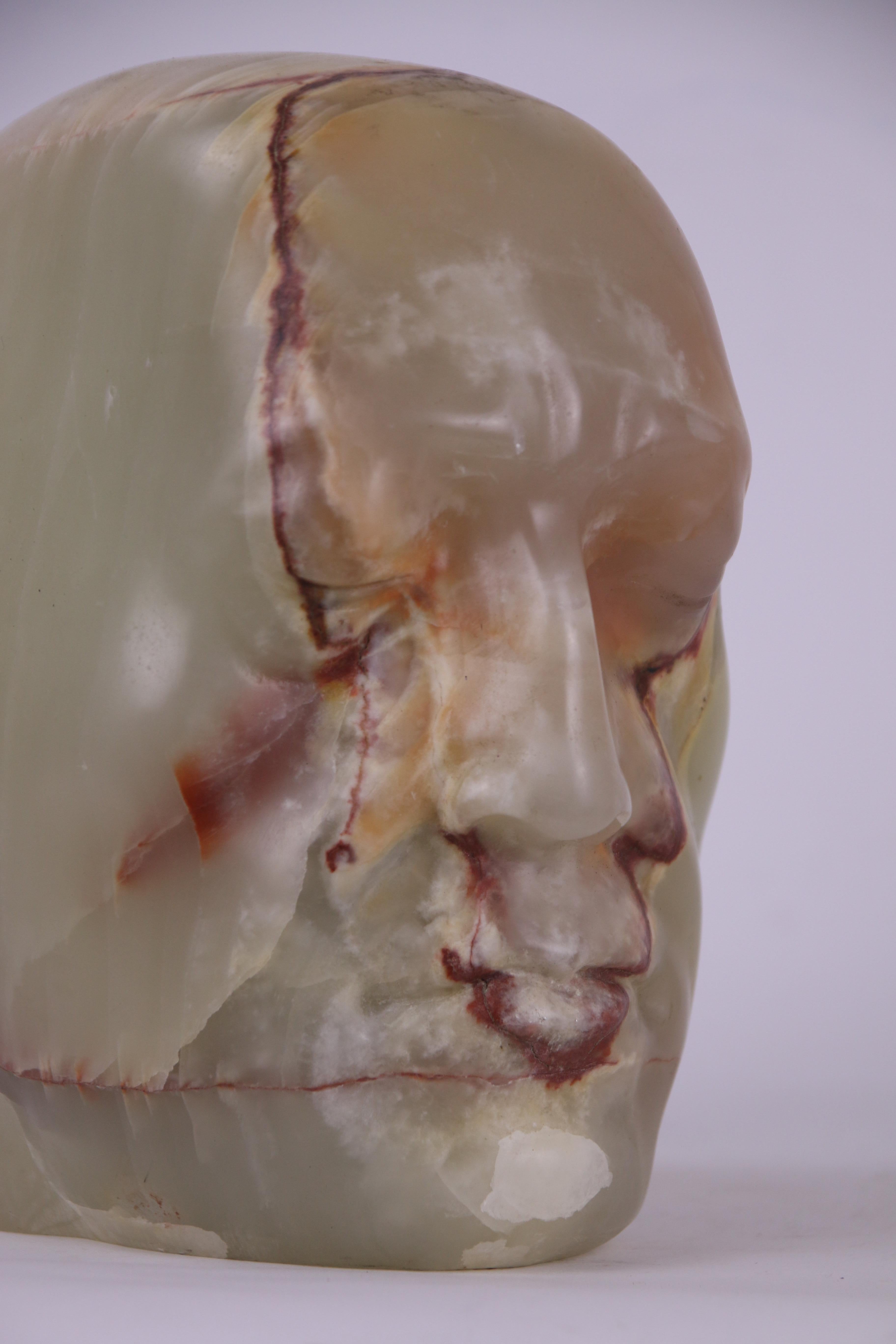 Scultura di testa in alabastro traslucido con venature naturali espressive. Light in vendita 7