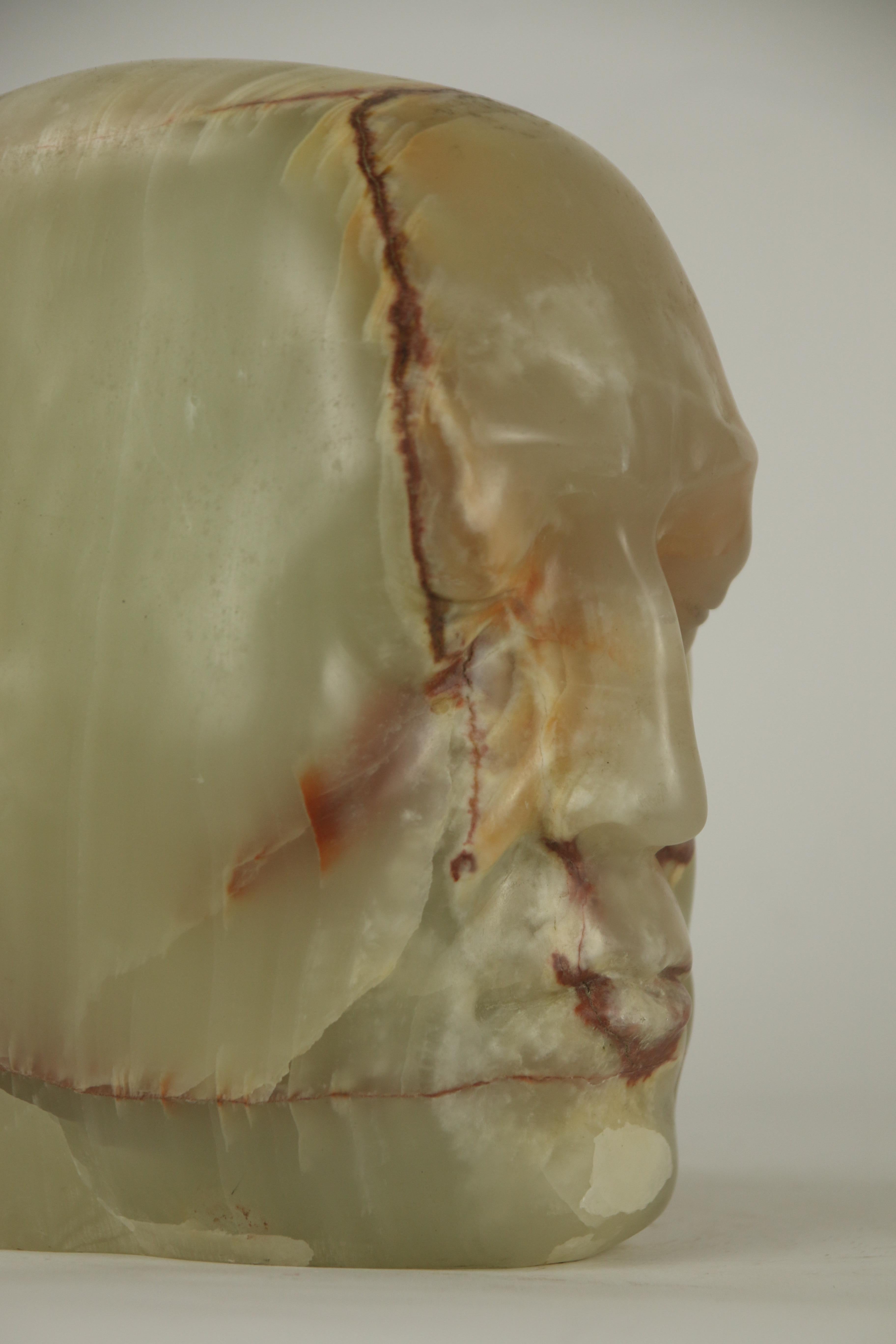 Scultura di testa in alabastro traslucido con venature naturali espressive. Light in vendita 2