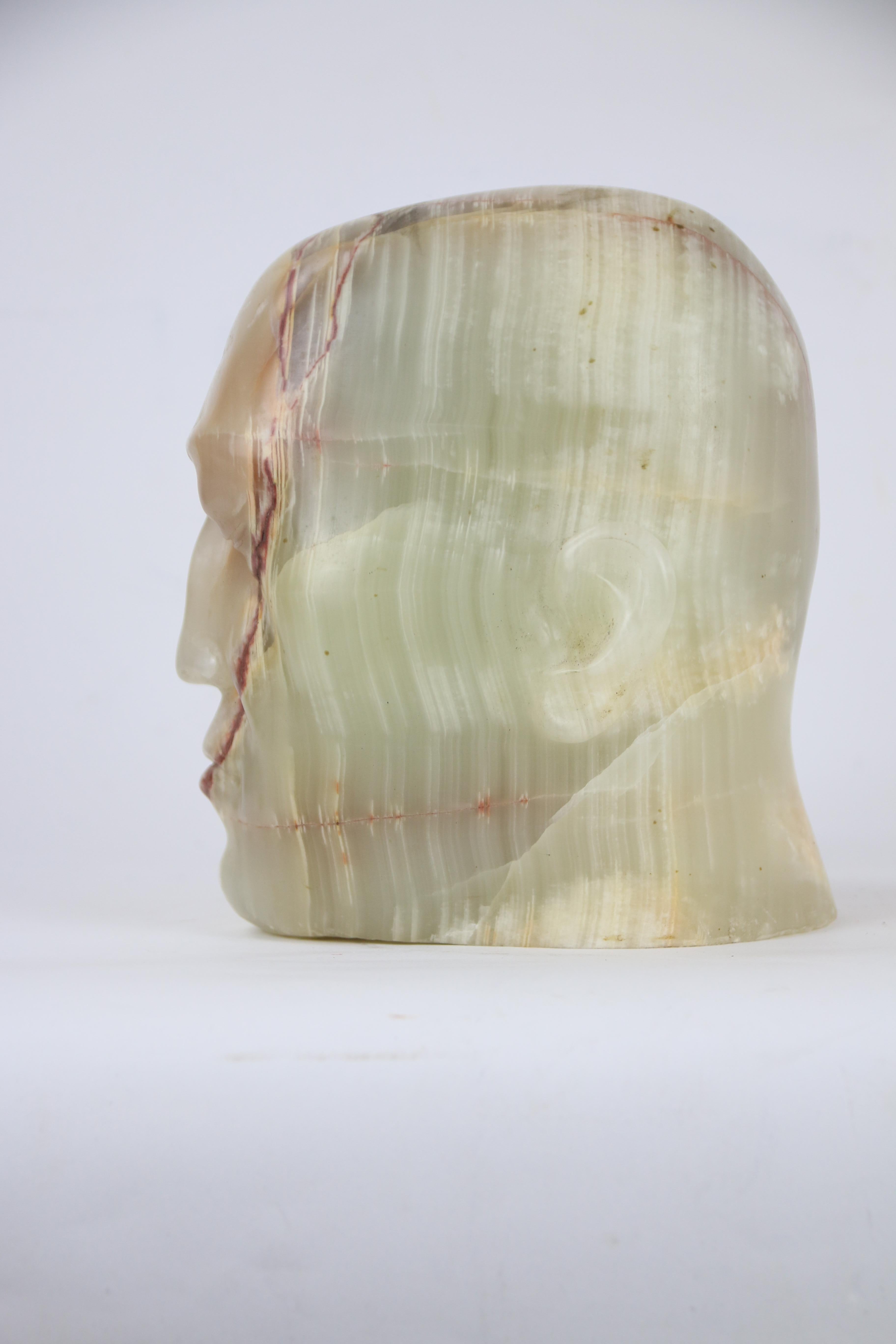 Scultura di testa in alabastro traslucido con venature naturali espressive. Light in vendita 4