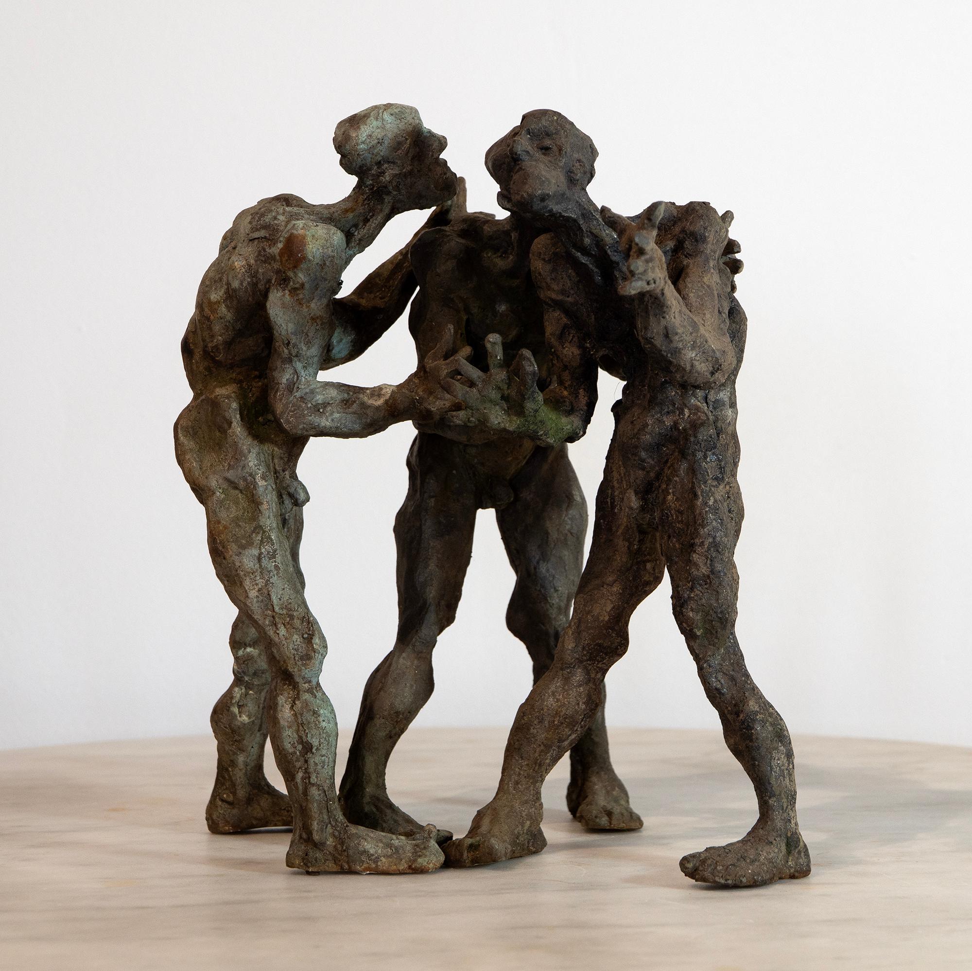 Trio di vagabondi terrestri - 2023, Scultura in bronzo a cera persa, Espressionista - Sculpture di Óscar Aldonza Torres