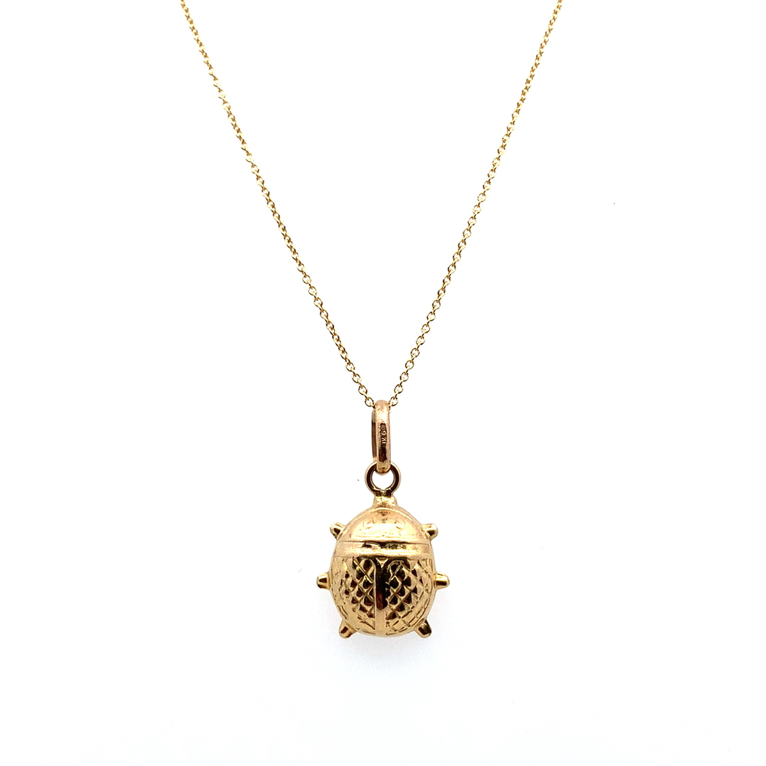 Scarab beetle ladybug amulet pendant necklace yellow gold In New Condition For Sale In London, GB