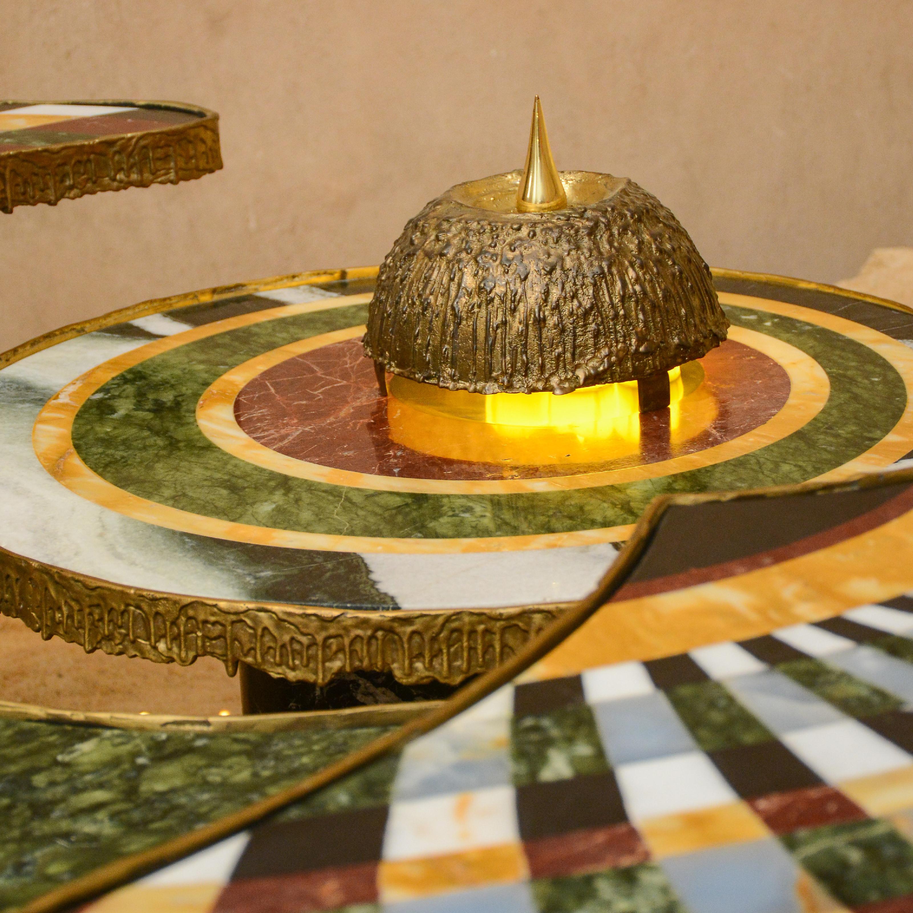 SCARAB - Multicolor Marble And Brass Coffee Table In New Condition For Sale In Giza Governorate, EG