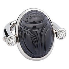 Scarab Ring, 18 Karat White Gold, 1 Onyx 22.40 Carat 2 Diamonds 0.49 Carat tw/si