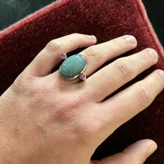 Scarab Ring in 18 Carat White Gold, 1 Moonstone 24.17 ct, 2 Rhodolites 0.67 ct