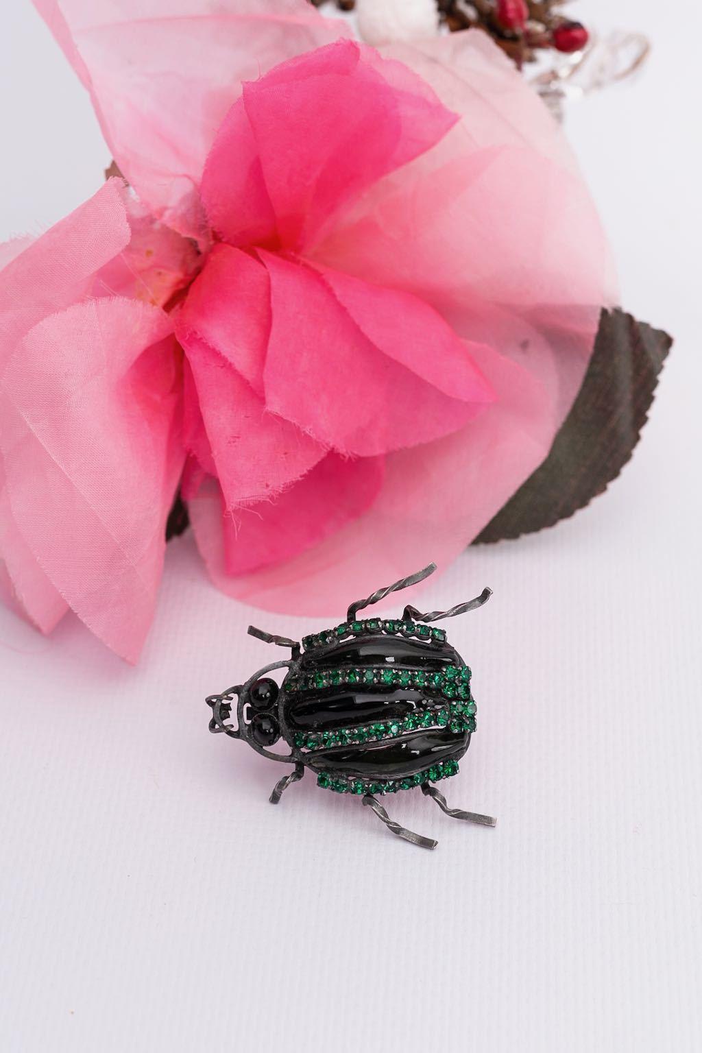 Scarab-shaped glass paste brooch In Good Condition For Sale In SAINT-OUEN-SUR-SEINE, FR