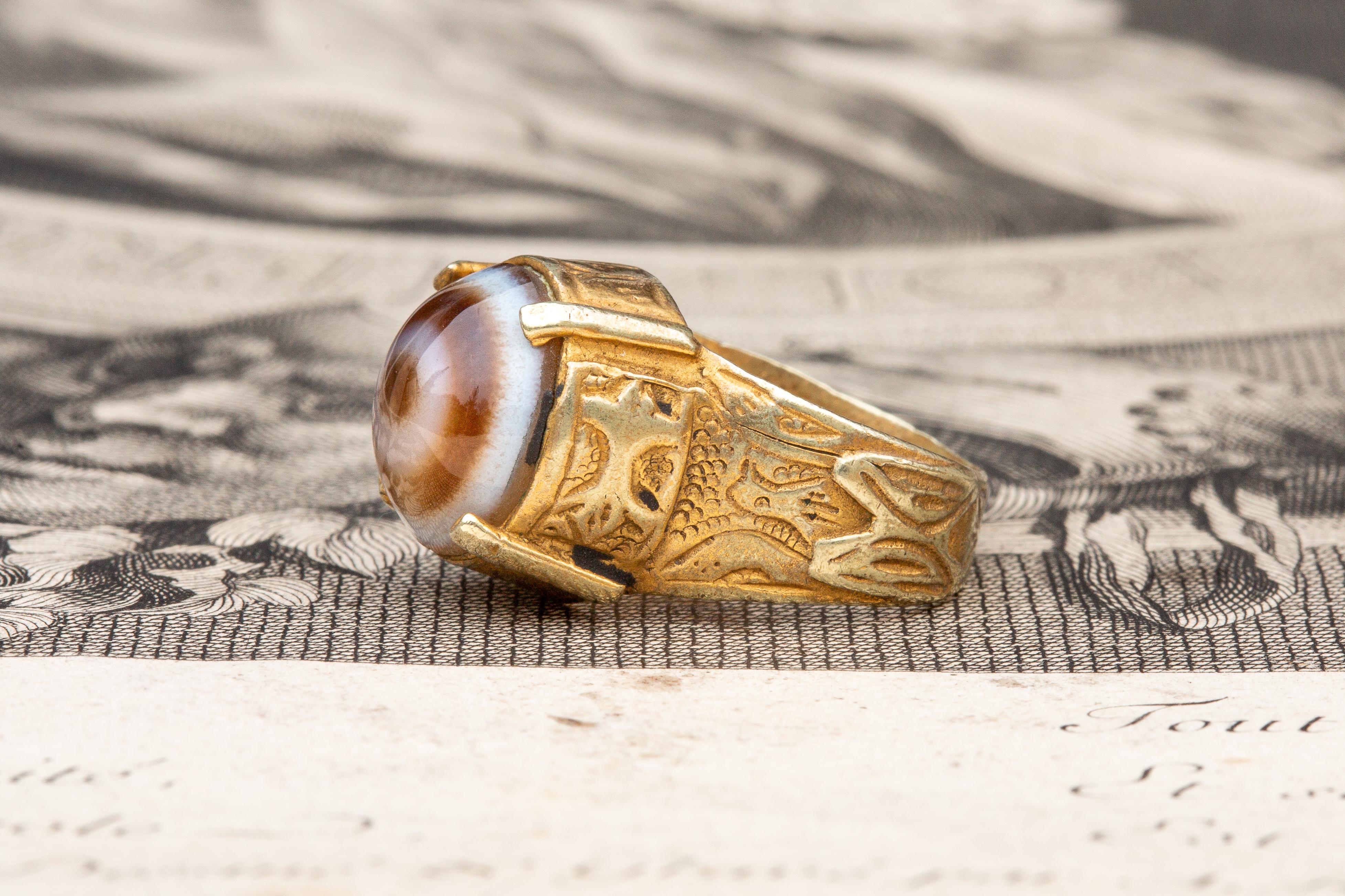 Cabochon Scarce 13th-14th Century Islamic Late Seljuk Empire Gold and Eye Agate Ring For Sale