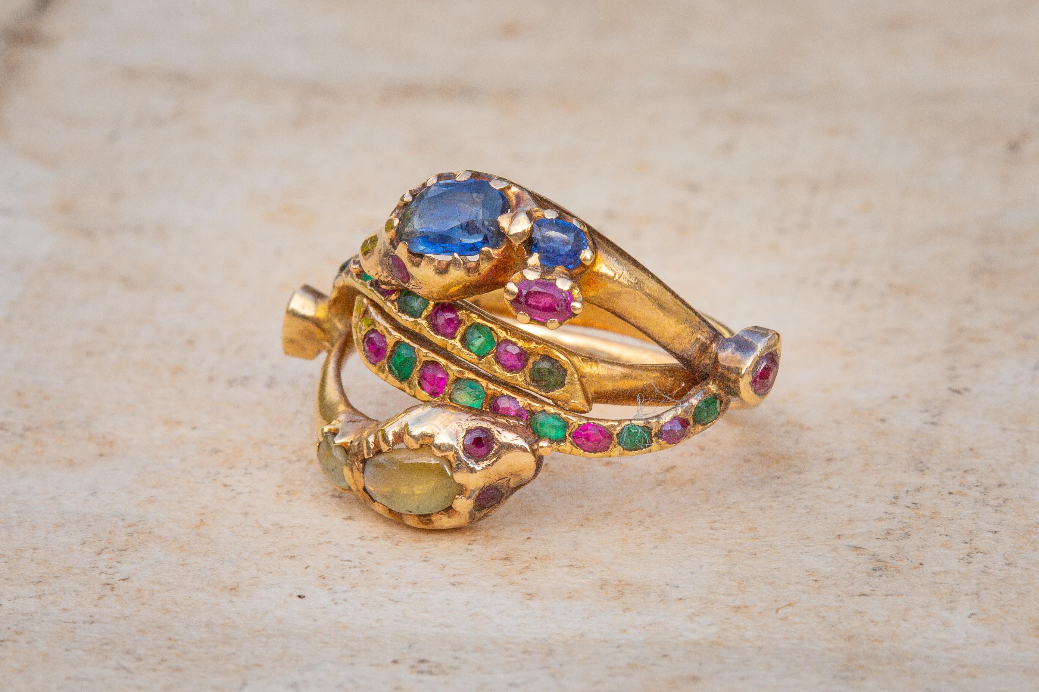 Antique Cushion Cut Scarce 19th Century South Indian Gold Snake Twin Gimmel Ring Sapphire Emerald