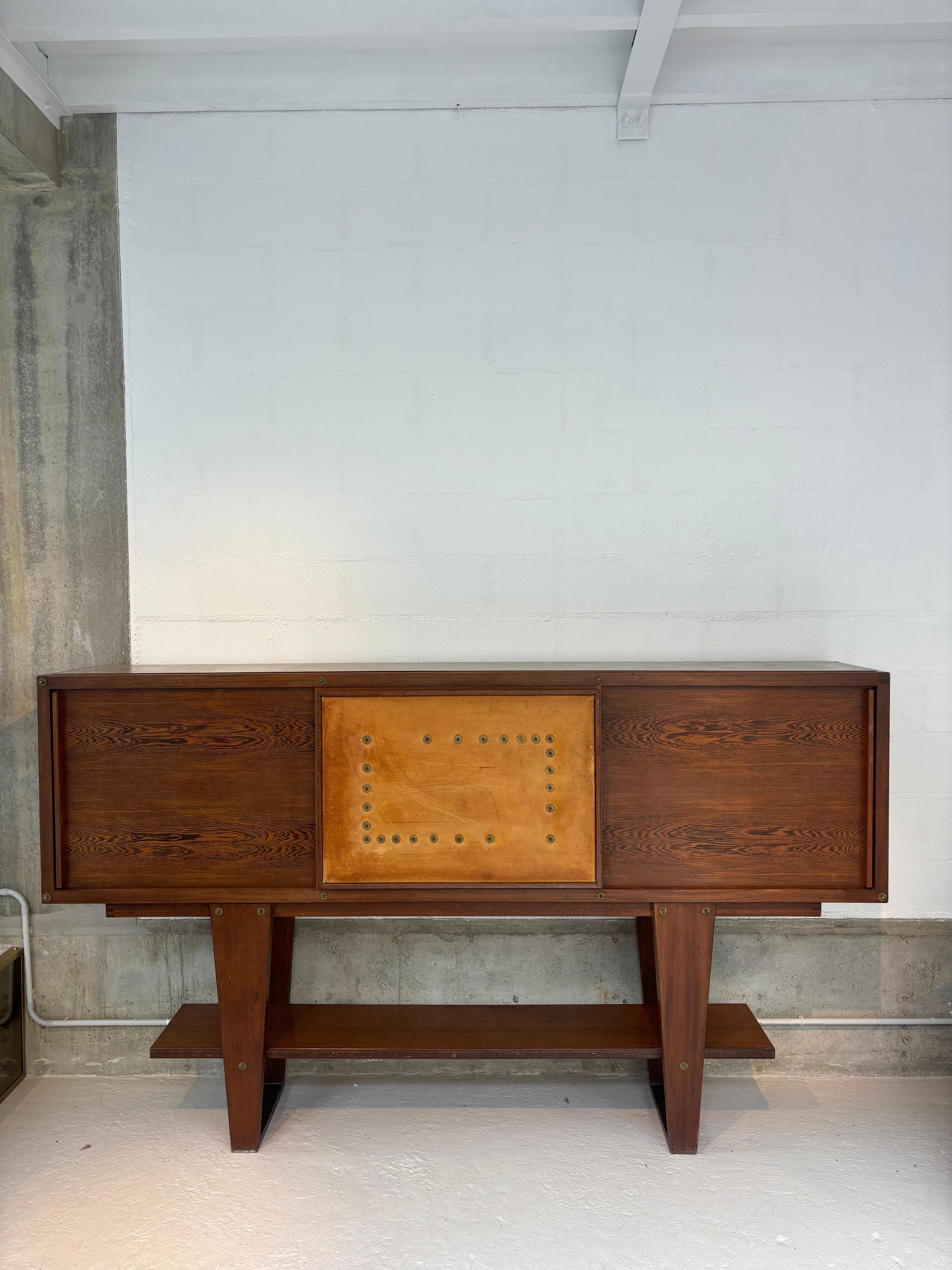 Mid-Century Modern Rare et grand buffet Andre Sornay en vente