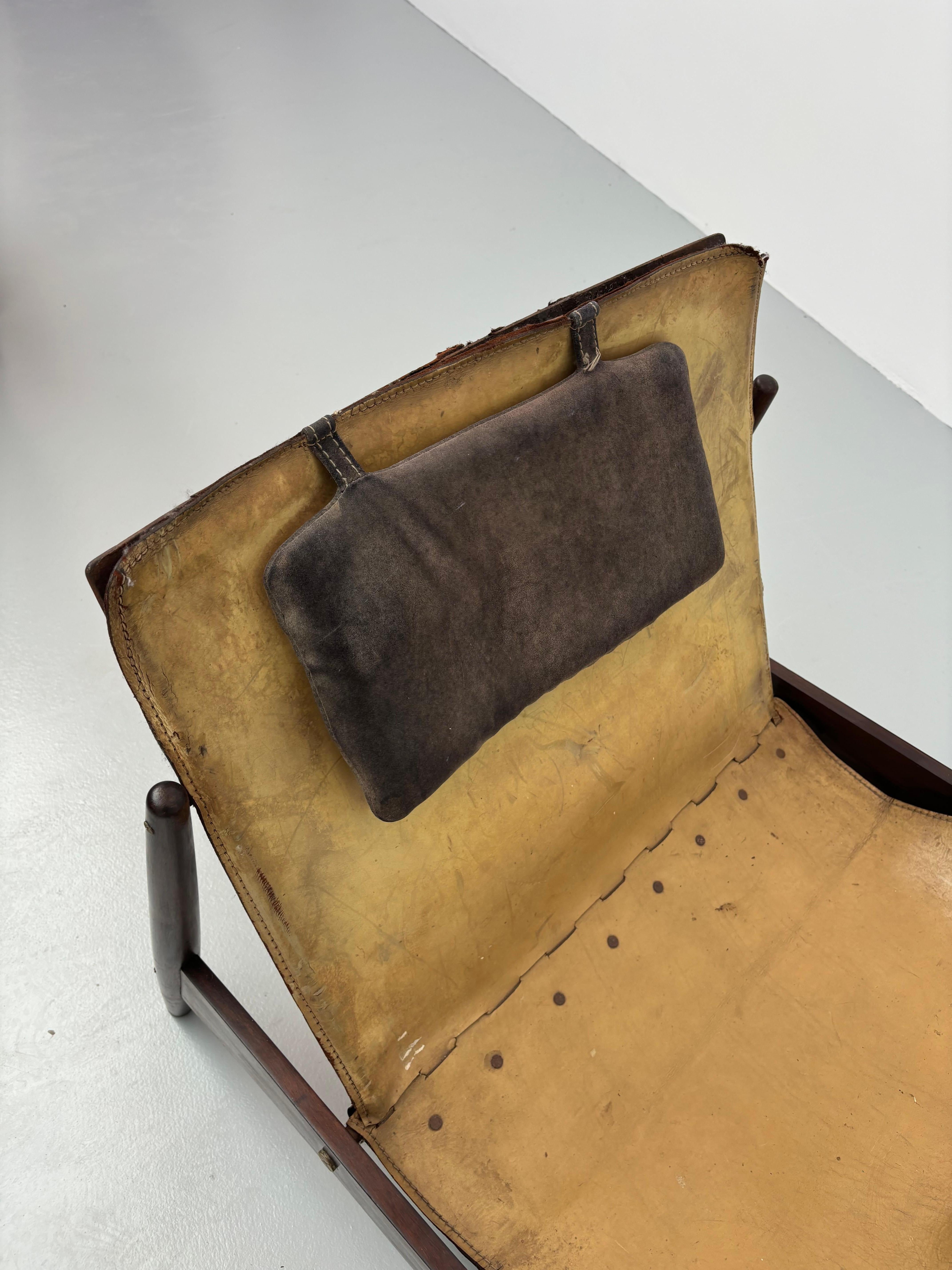 Scarce and original Liceu De Artes armchairs For Sale 4