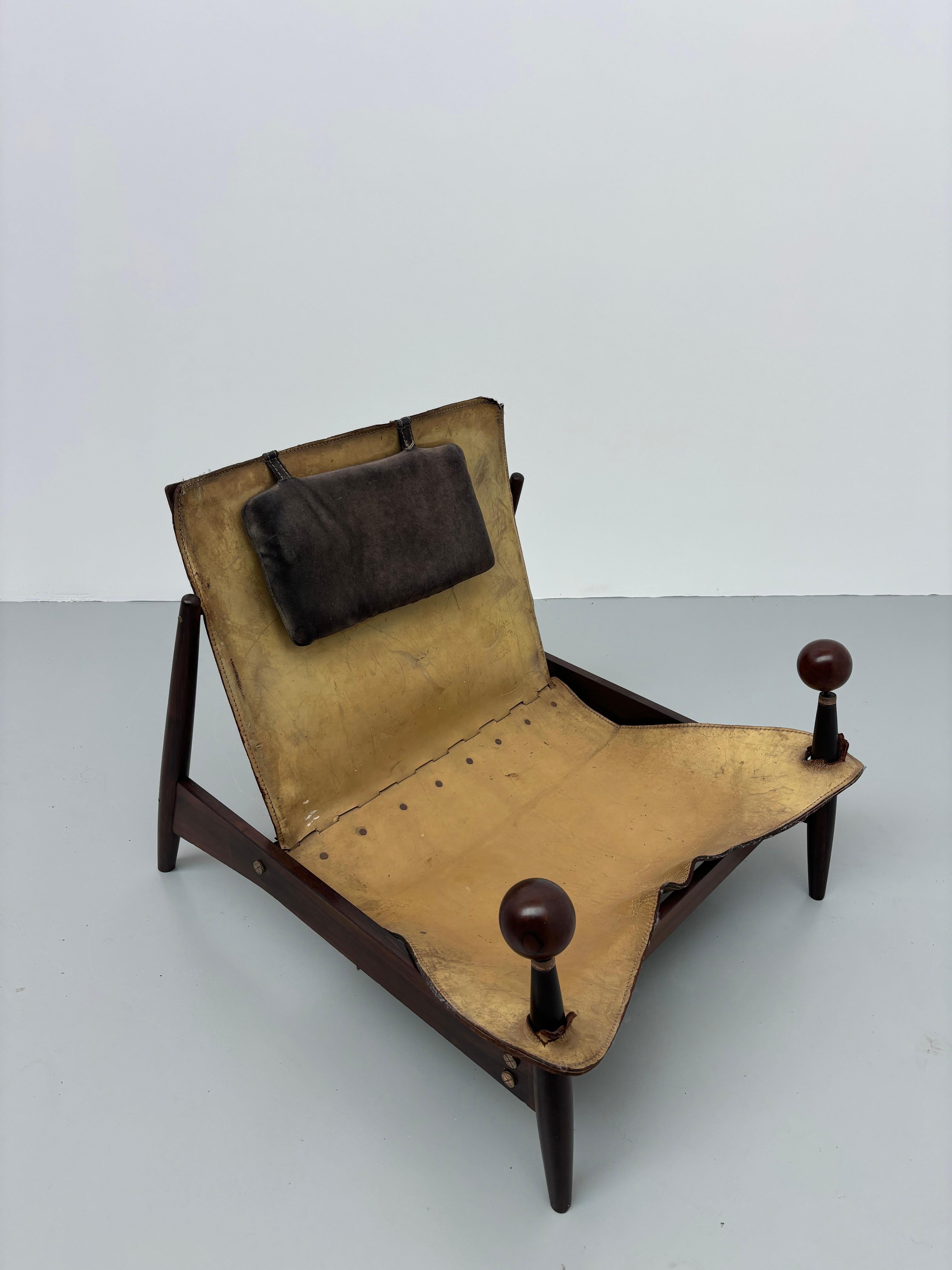 Scarce and original Liceu De Artes armchairs For Sale 2