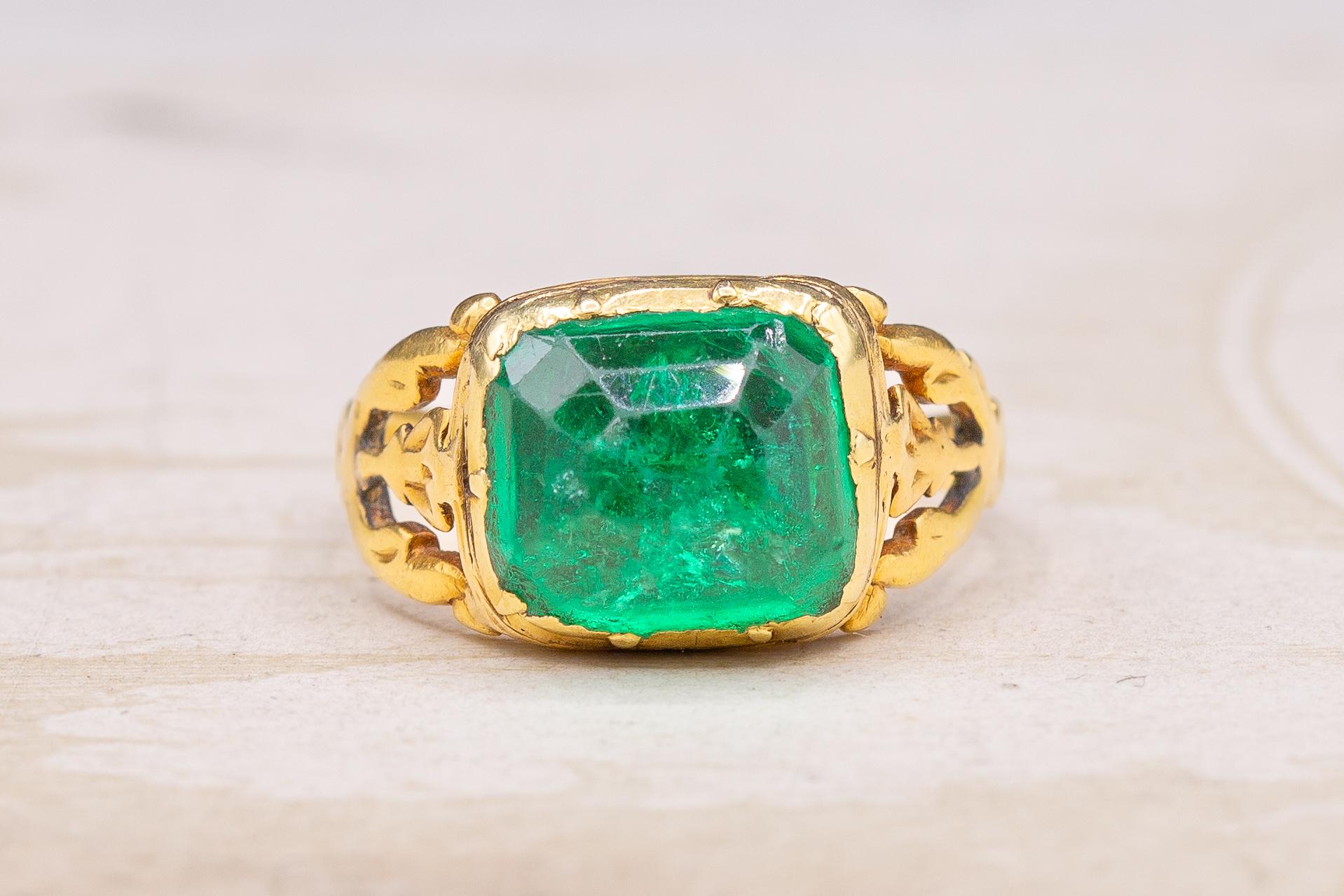 A scarce late 18th century high-karat gold and emerald ring, circa 1780. 

This superb gold ring is set with a large faceted natural emerald gemstone, approximately 5cts in weight. The emerald is of Colombian origin, with no colour enhancement and 