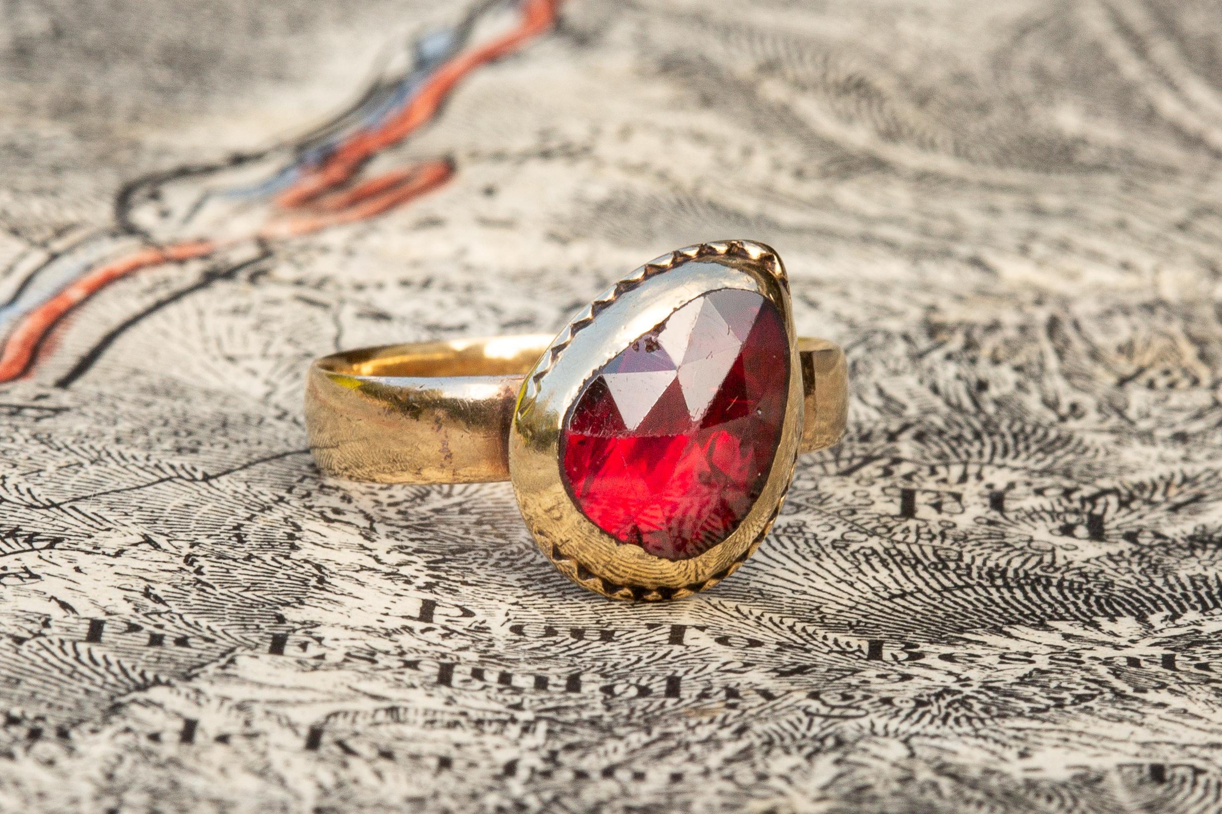 Scarce Antique Catalan 18th Century Gold Foiled Rose Cut Perpignan Garnet Ring For Sale 5