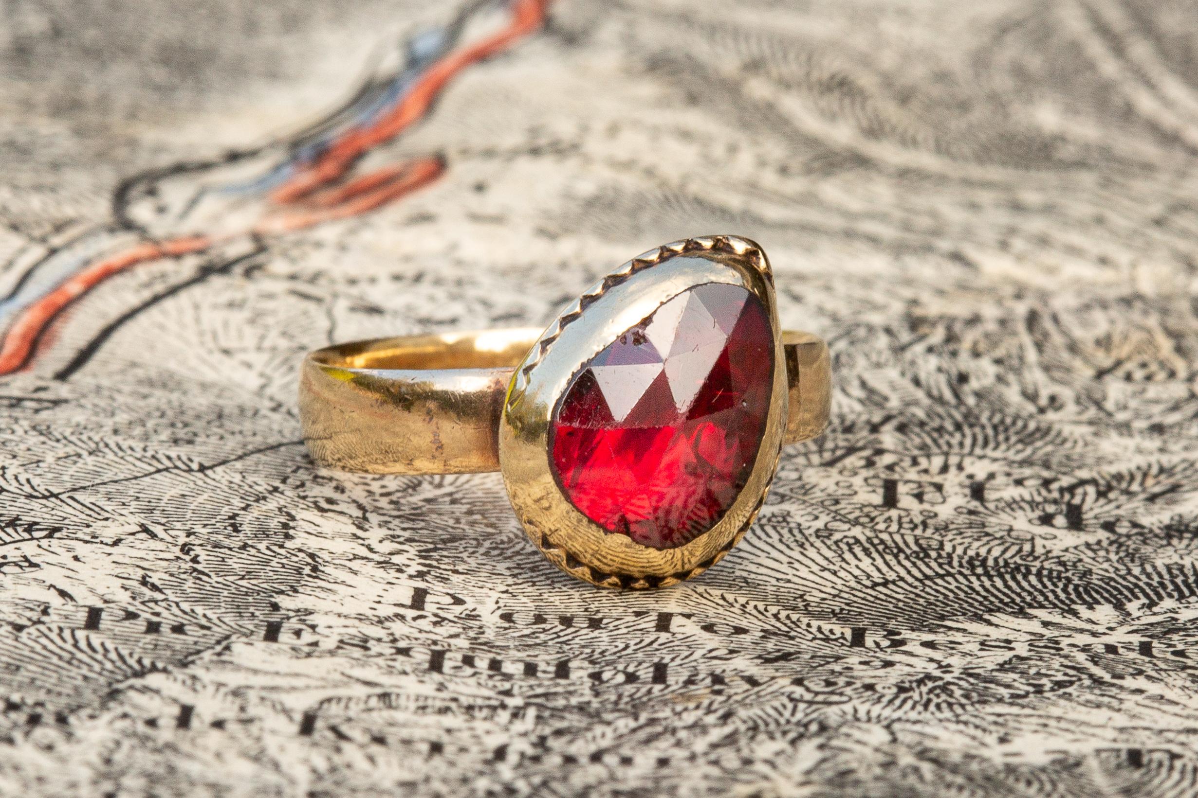 Scarce Antique Catalan 18th Century Gold Foiled Rose Cut Perpignan Garnet Ring For Sale 3
