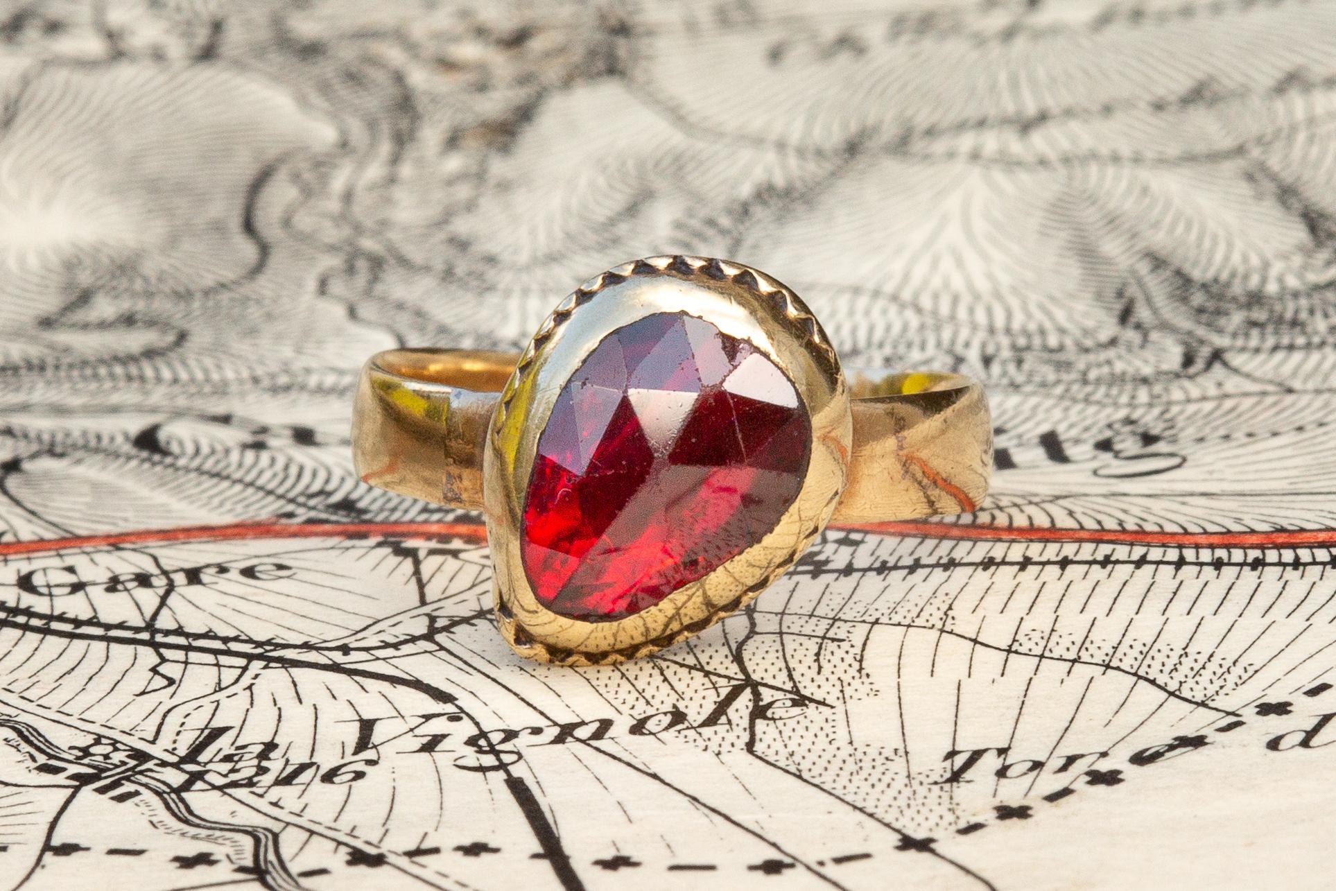 Scarce Antique Catalan 18th Century Gold Foiled Rose Cut Perpignan Garnet Ring For Sale 6