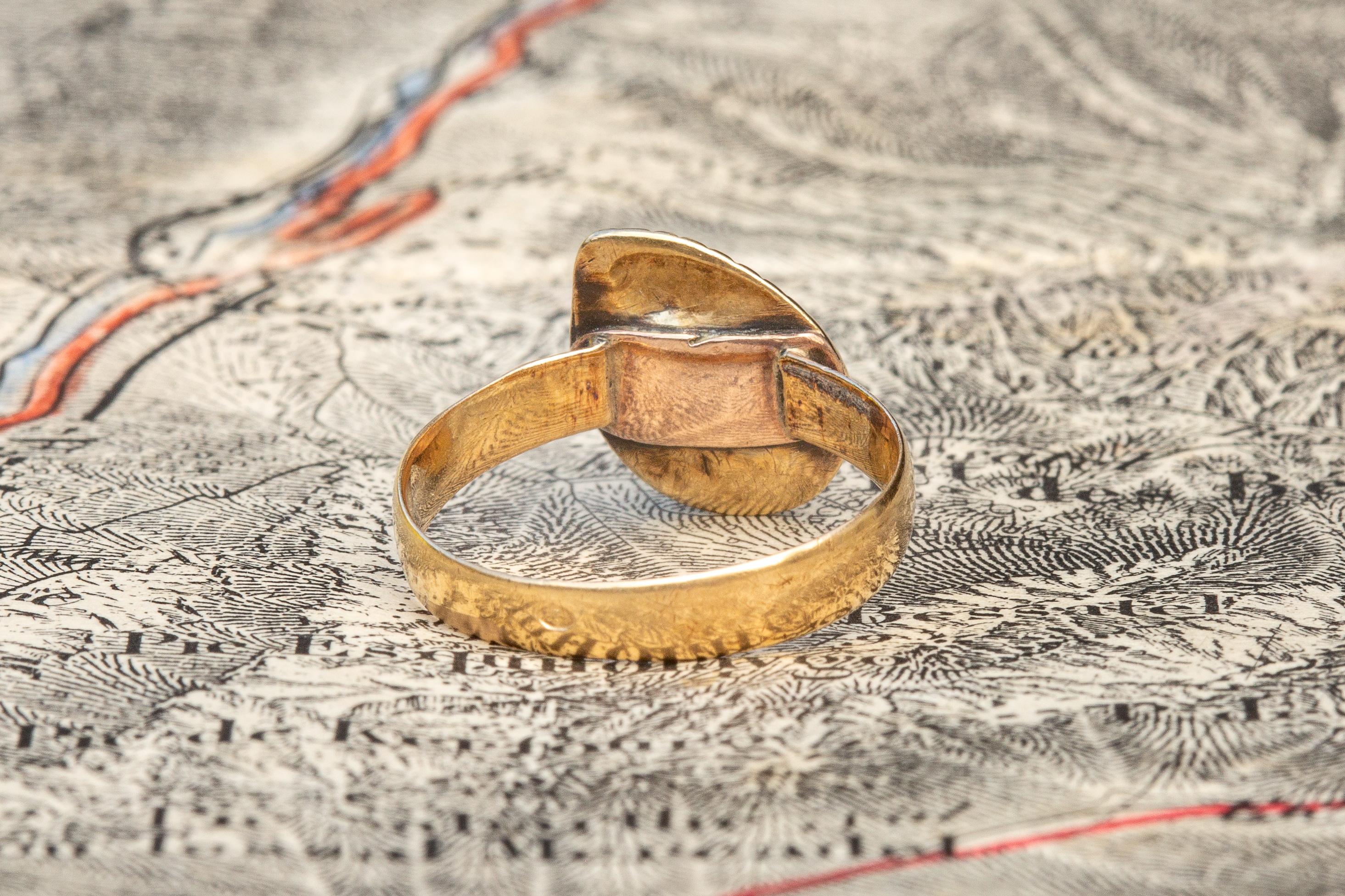 Scarce Antique Catalan 18th Century Gold Foiled Rose Cut Perpignan Garnet Ring In Good Condition For Sale In London, GB