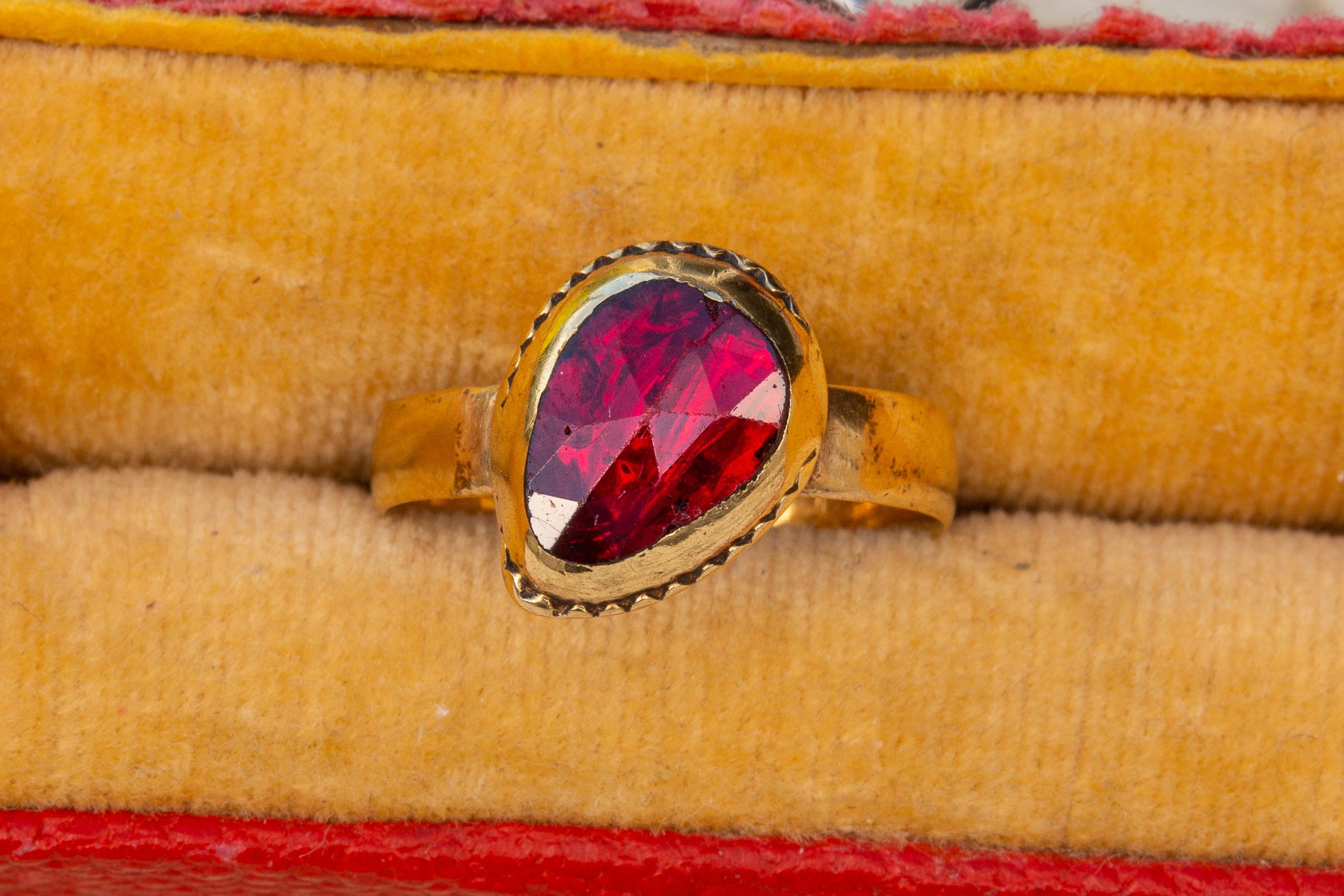 Scarce Antique Catalan 18th Century Gold Foiled Rose Cut Perpignan Garnet Ring For Sale 1