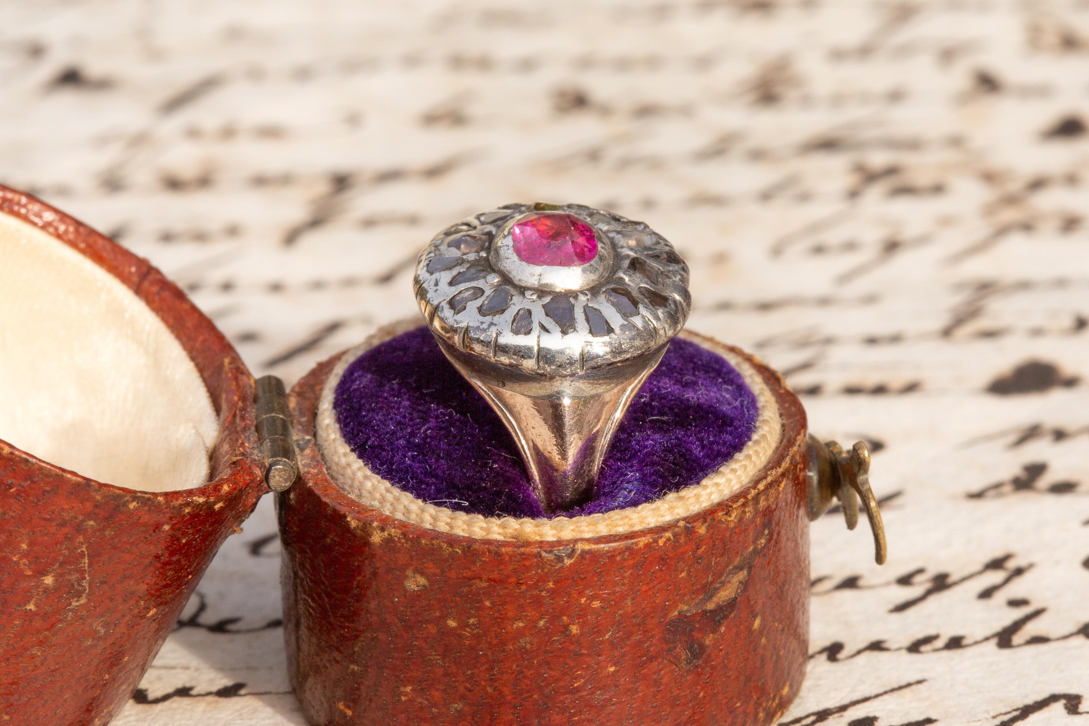 Seltener antiker georgianischer rosa Rubin- und Diamant-Blumen-Cluster-Ring um 1800, Italien im Angebot 2