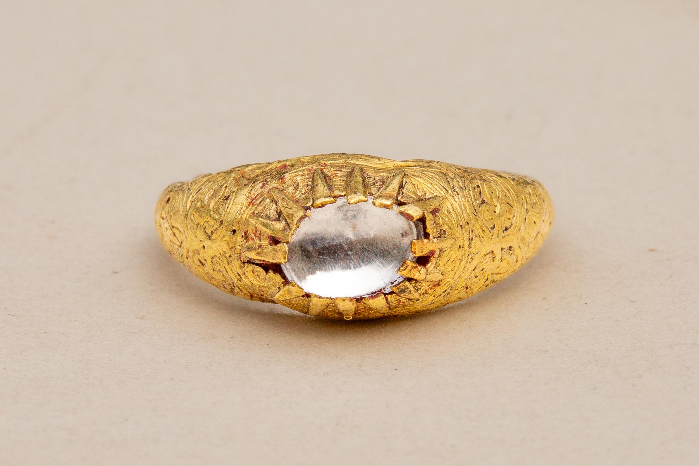 Scarce Antique Islamic Seljuk ‘Selçuklu’ Period Gold Ring with Moonstone  2