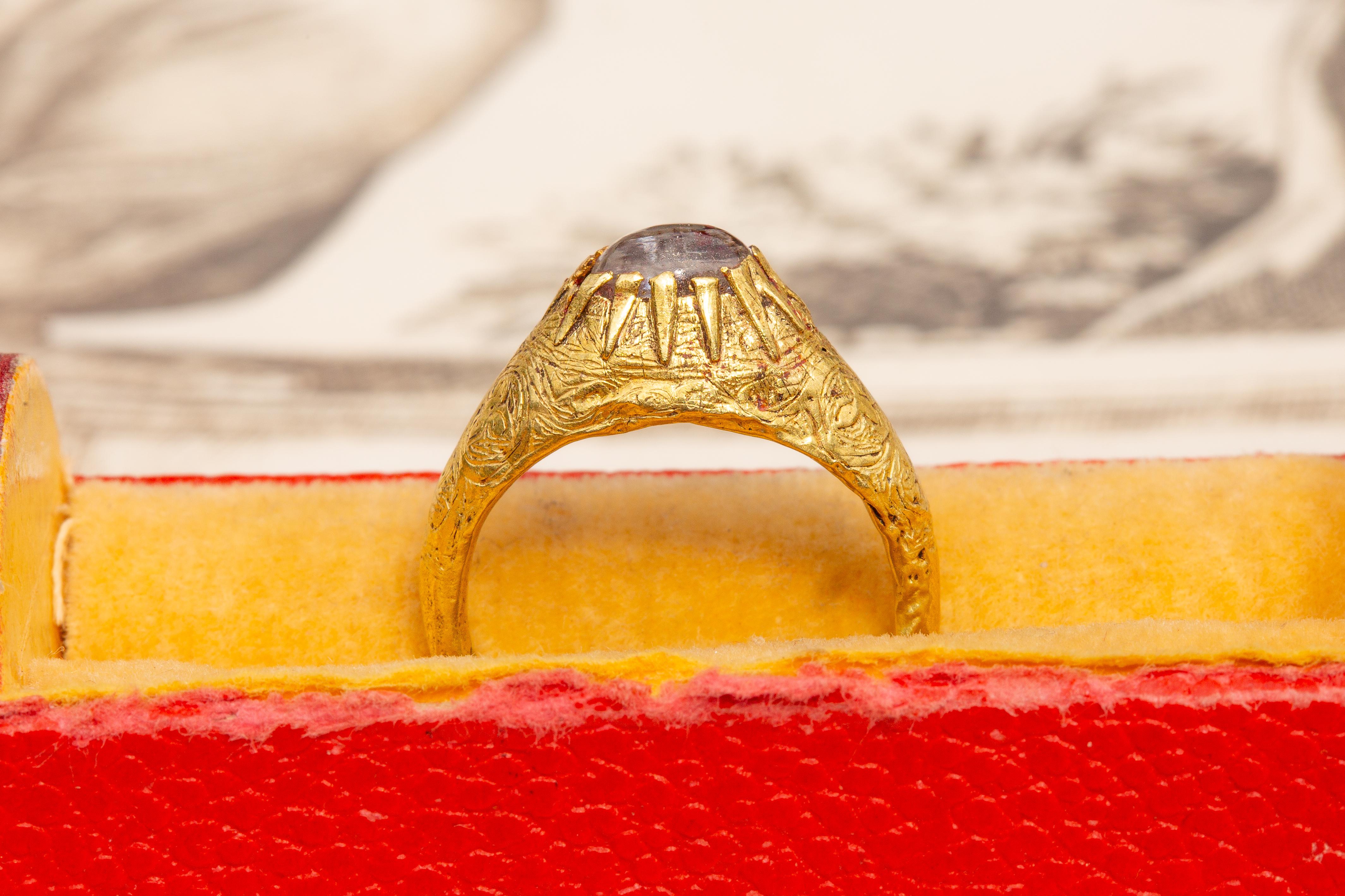 Scarce Antique Islamic Seljuk ‘Selçuklu’ Period Gold Ring with Moonstone  3