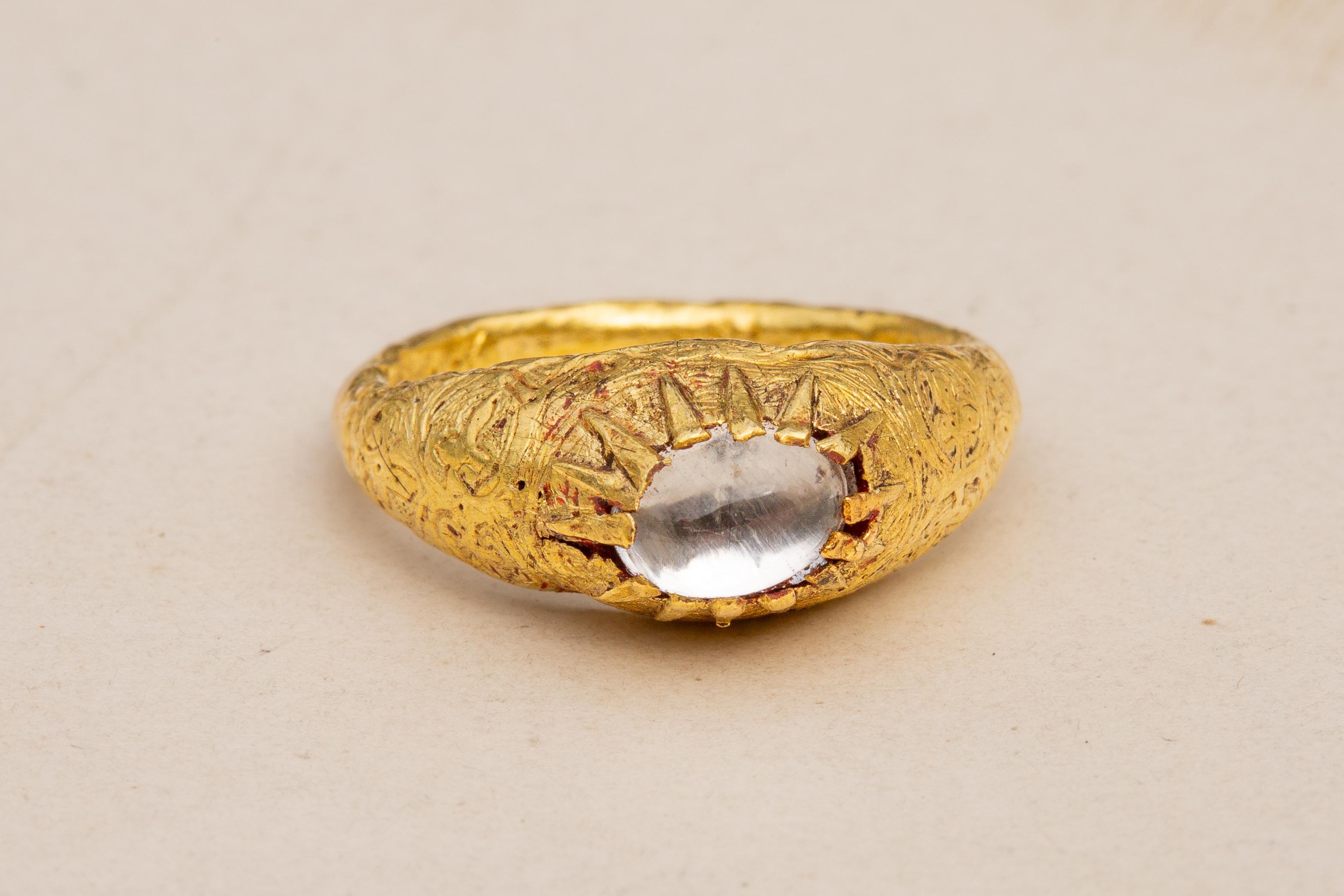 Scarce Antique Islamic Seljuk ‘Selçuklu’ Period Gold Ring with Moonstone  5