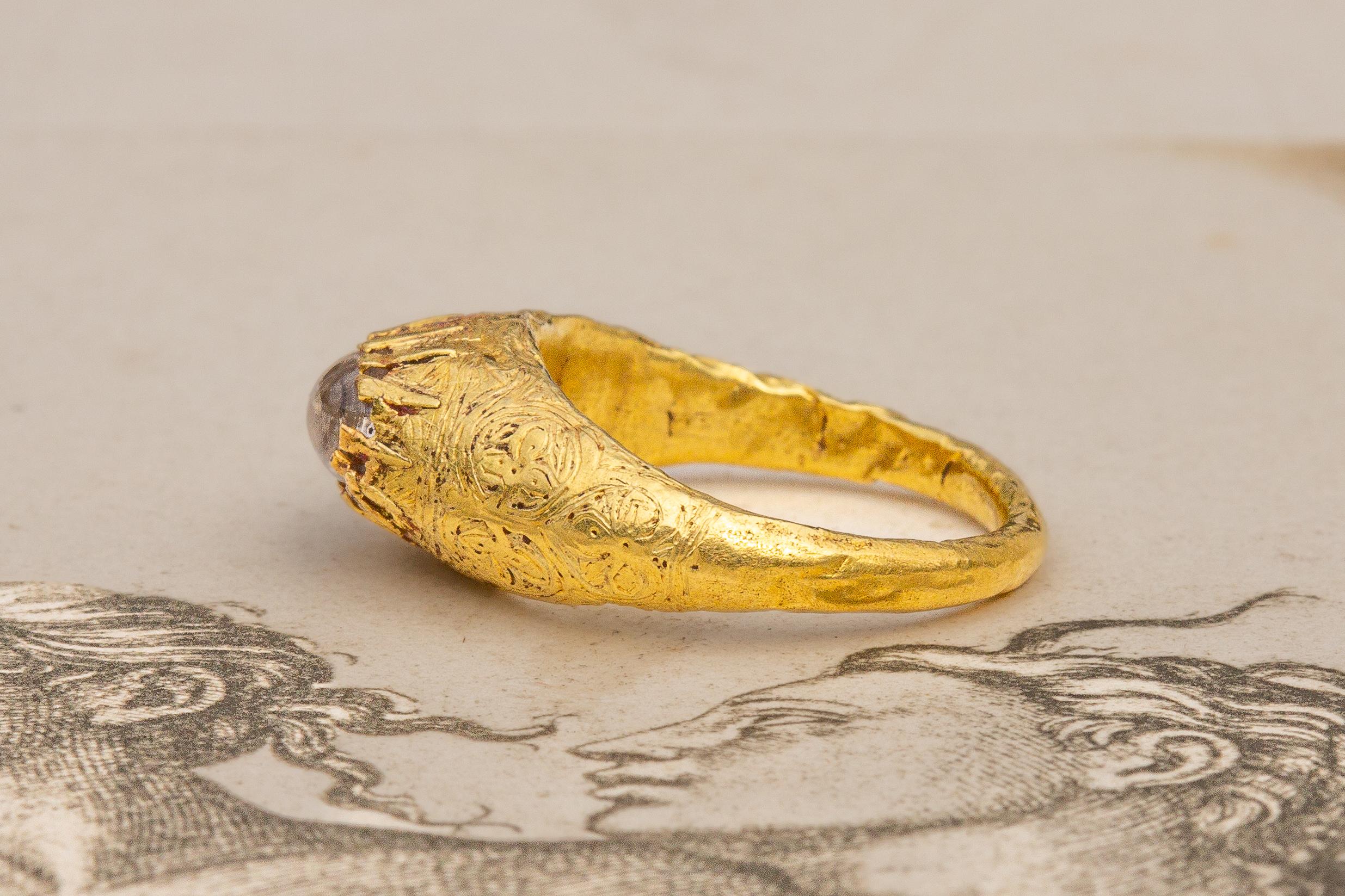 Scarce Antique Islamic Seljuk ‘Selçuklu’ Period Gold Ring with Moonstone  6