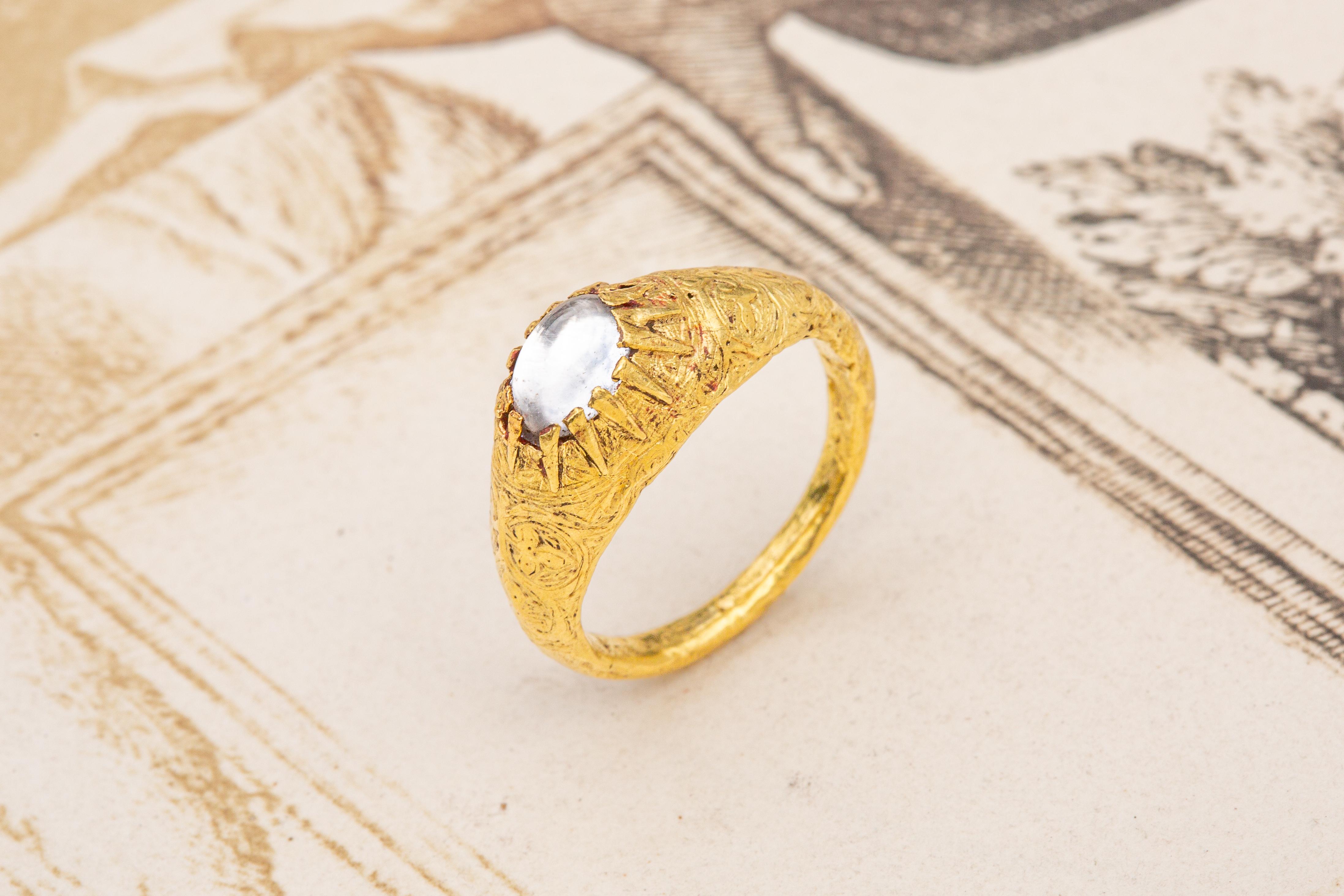 Cabochon Scarce Antique Islamic Seljuk ‘Selçuklu’ Period Gold Ring with Moonstone 
