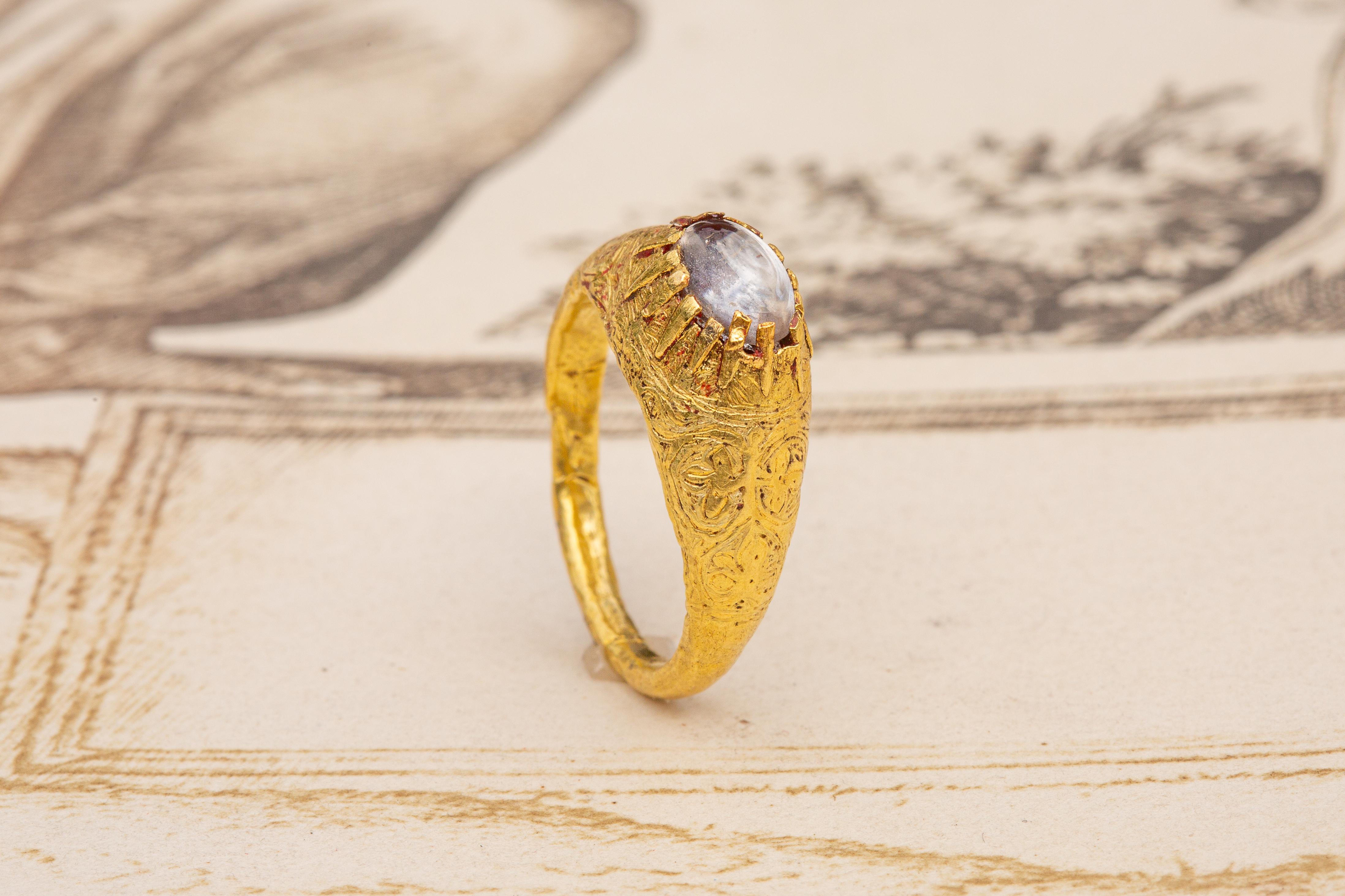 Scarce Antique Islamic Seljuk ‘Selçuklu’ Period Gold Ring with Moonstone  1