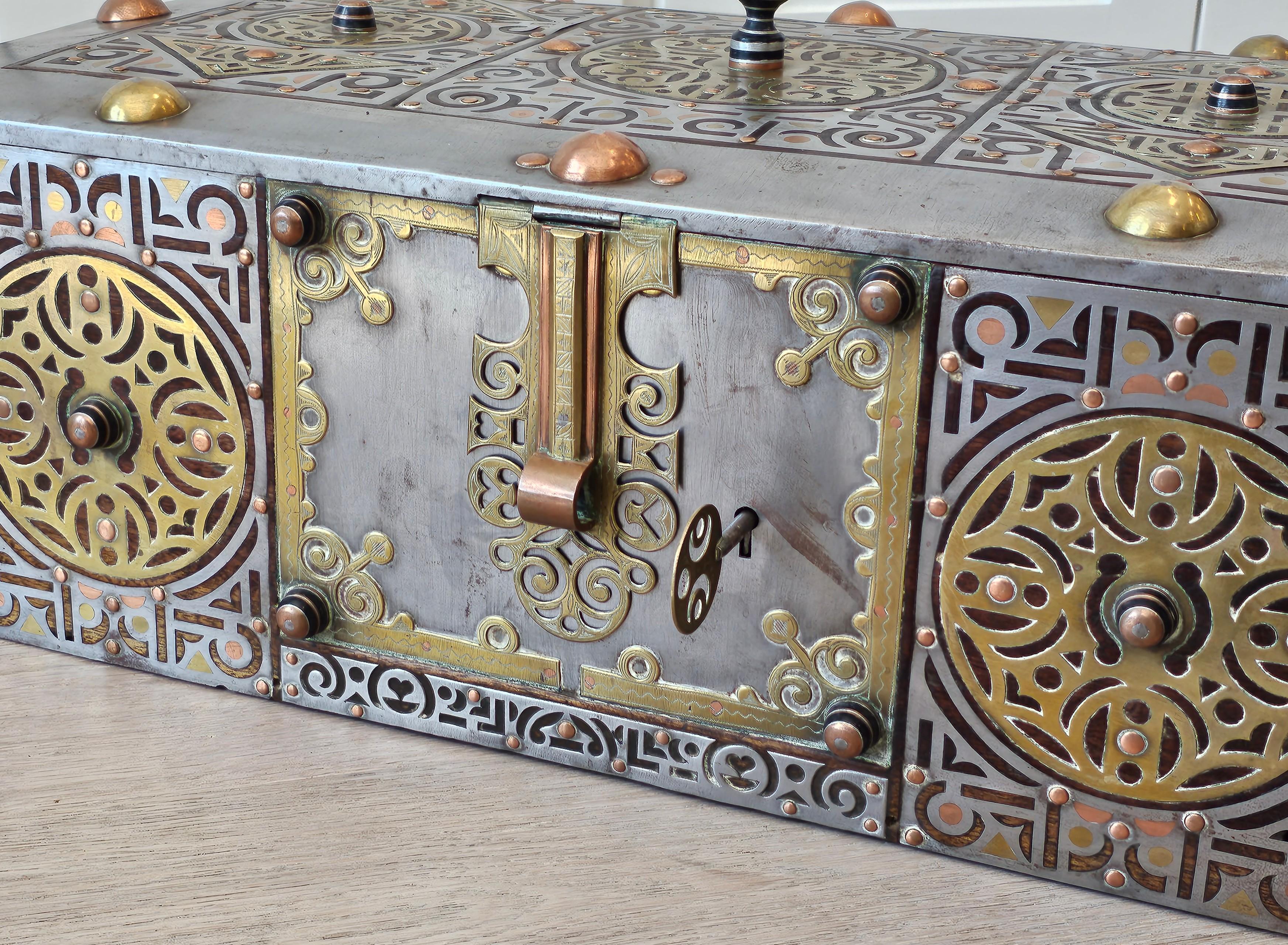 Scarce Antique Tuareg Mauritania North Africa Mixed Metal Mounted Wood Chest  For Sale 2