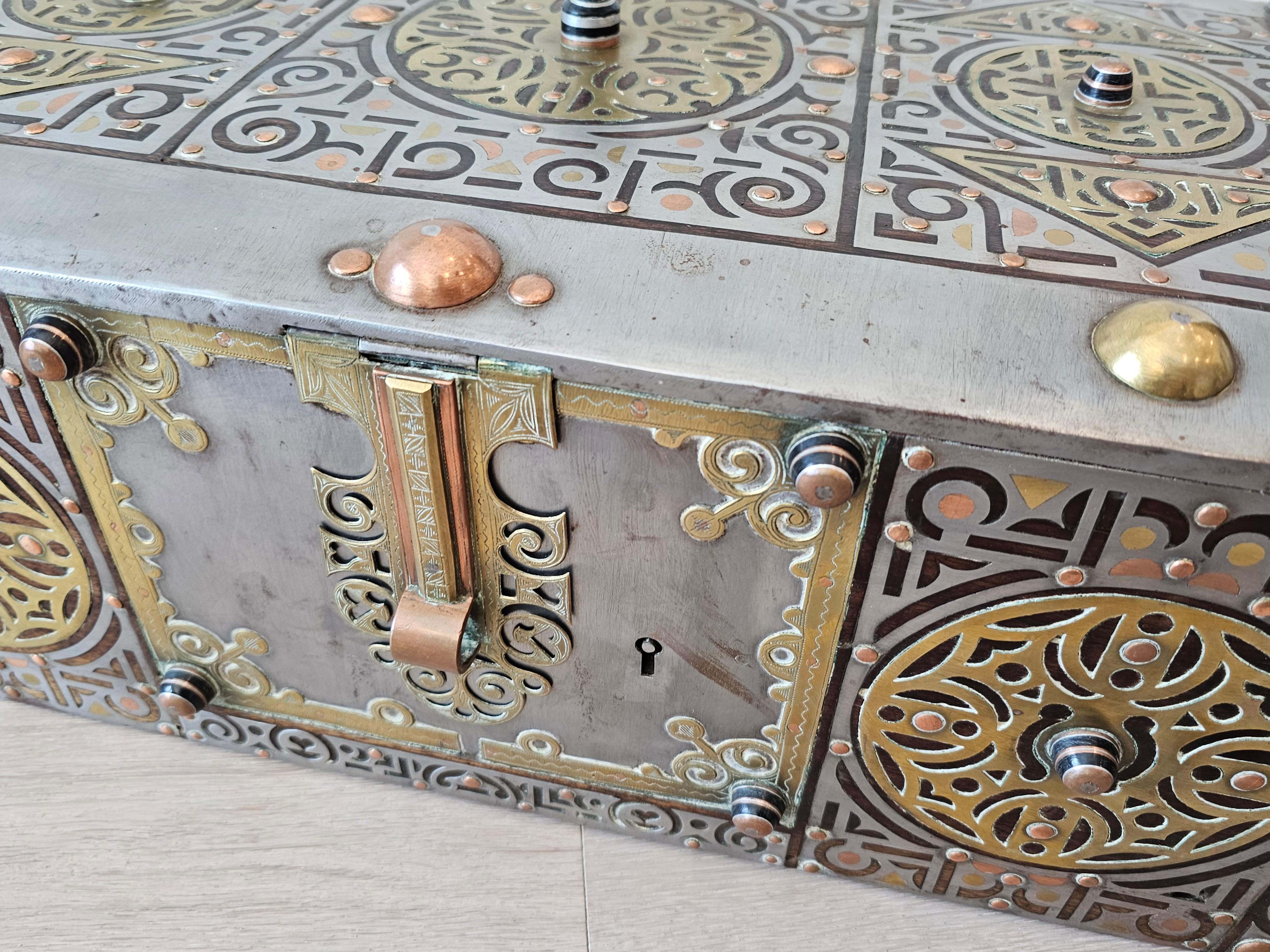 Scarce Antique Tuareg Mauritania North Africa Mixed Metal Mounted Wood Chest  For Sale 4