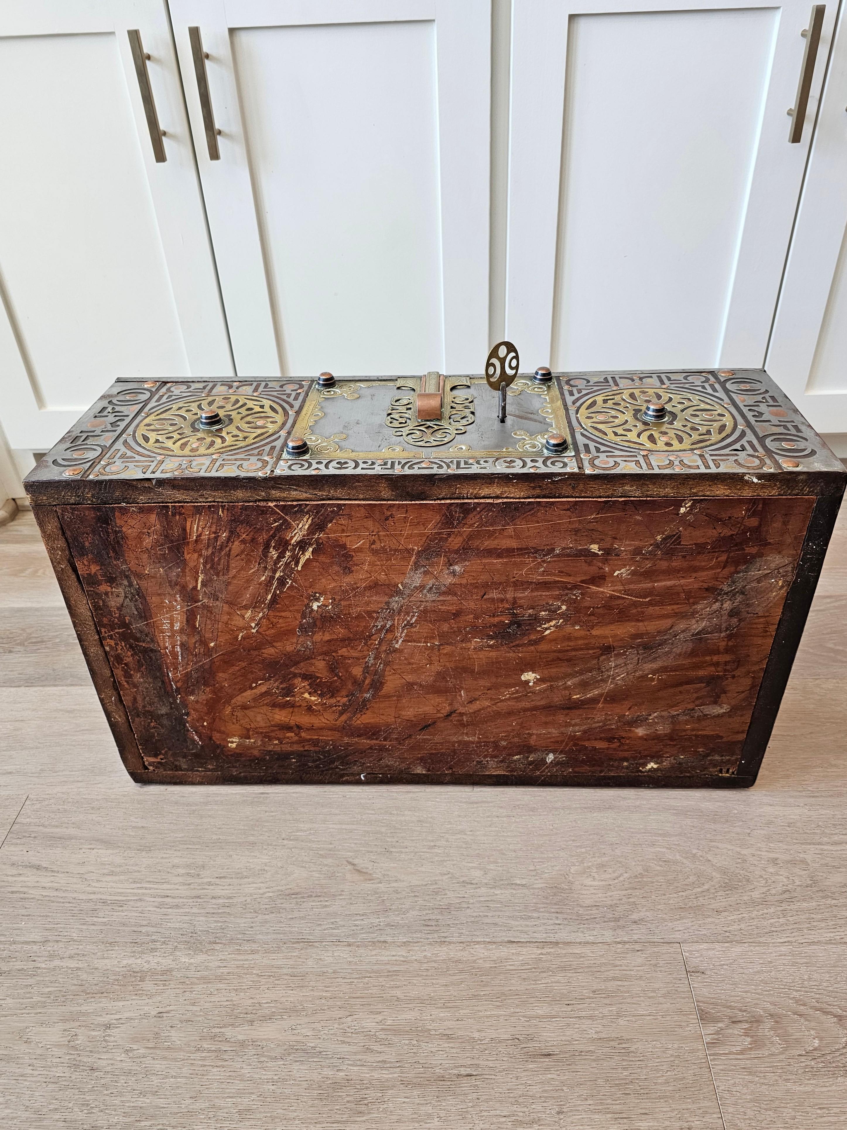 Scarce Antique Tuareg Mauritania North Africa Mixed Metal Mounted Wood Chest  For Sale 7