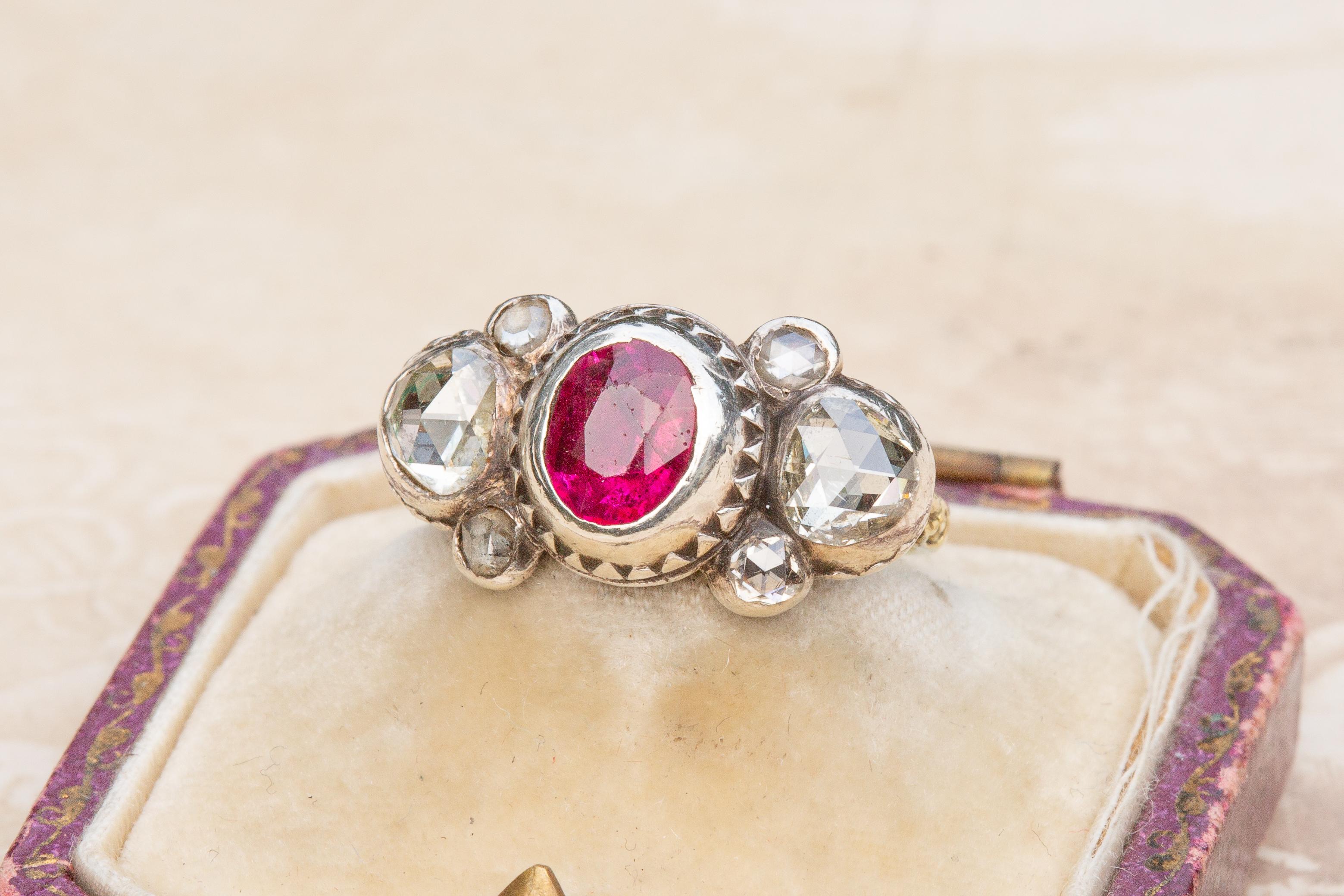 Rare bague baroque à rubis et diamants taillés en rose Circa 1700 en vente 9