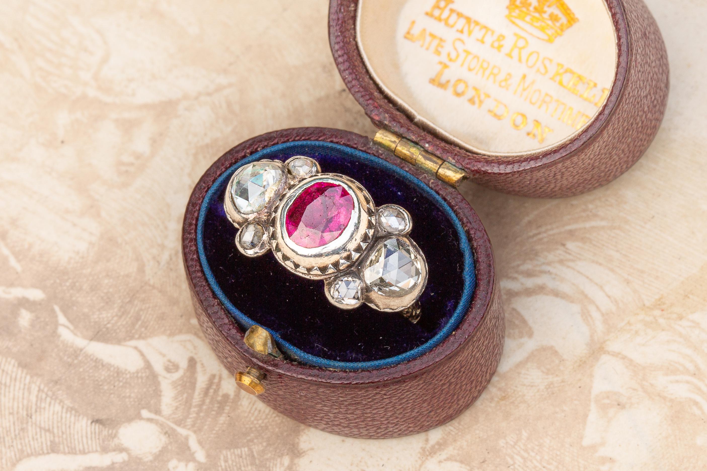 Rare bague baroque à rubis et diamants taillés en rose Circa 1700 en vente 10