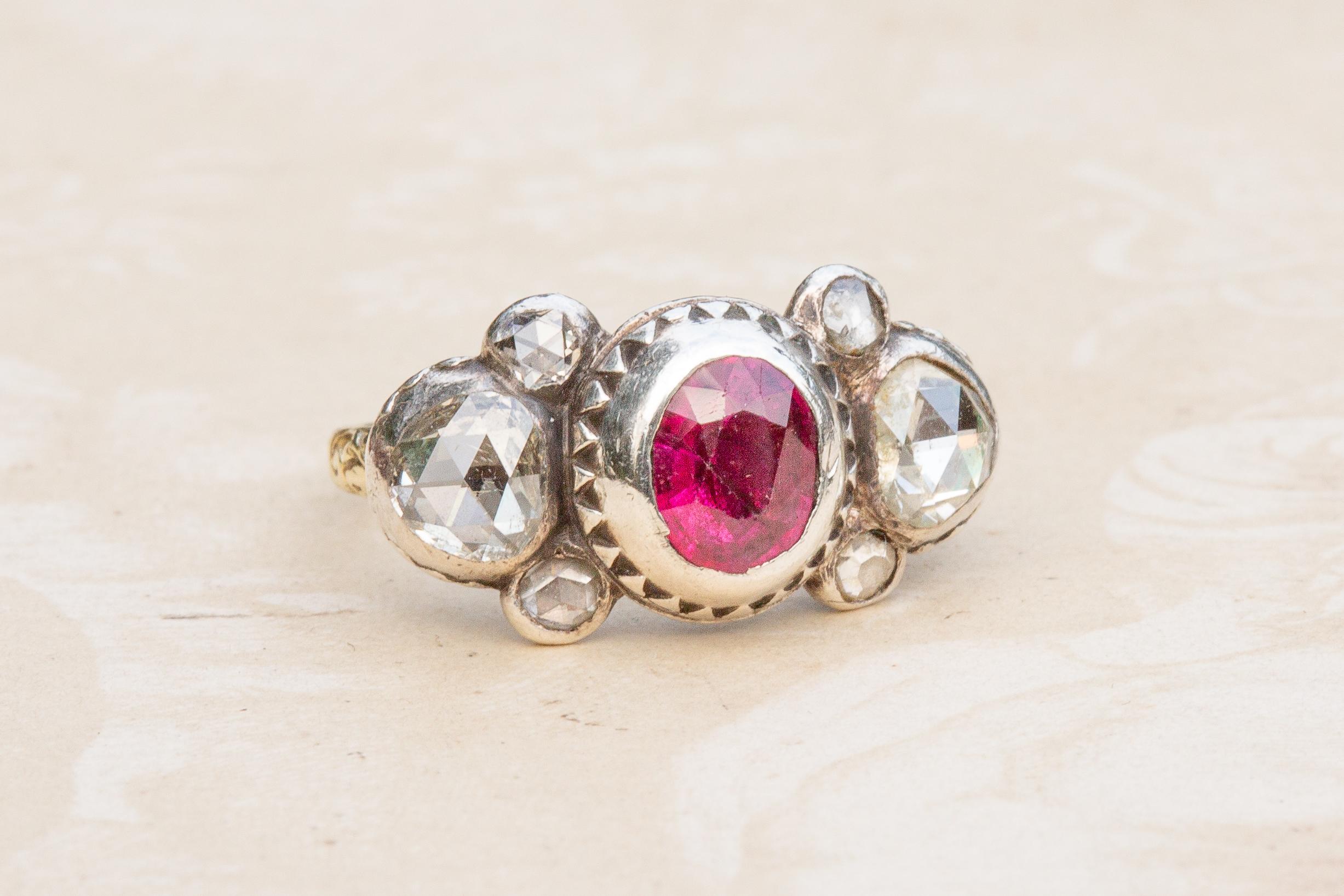 Rare bague baroque à rubis et diamants taillés en rose Circa 1700 Bon état - En vente à London, GB