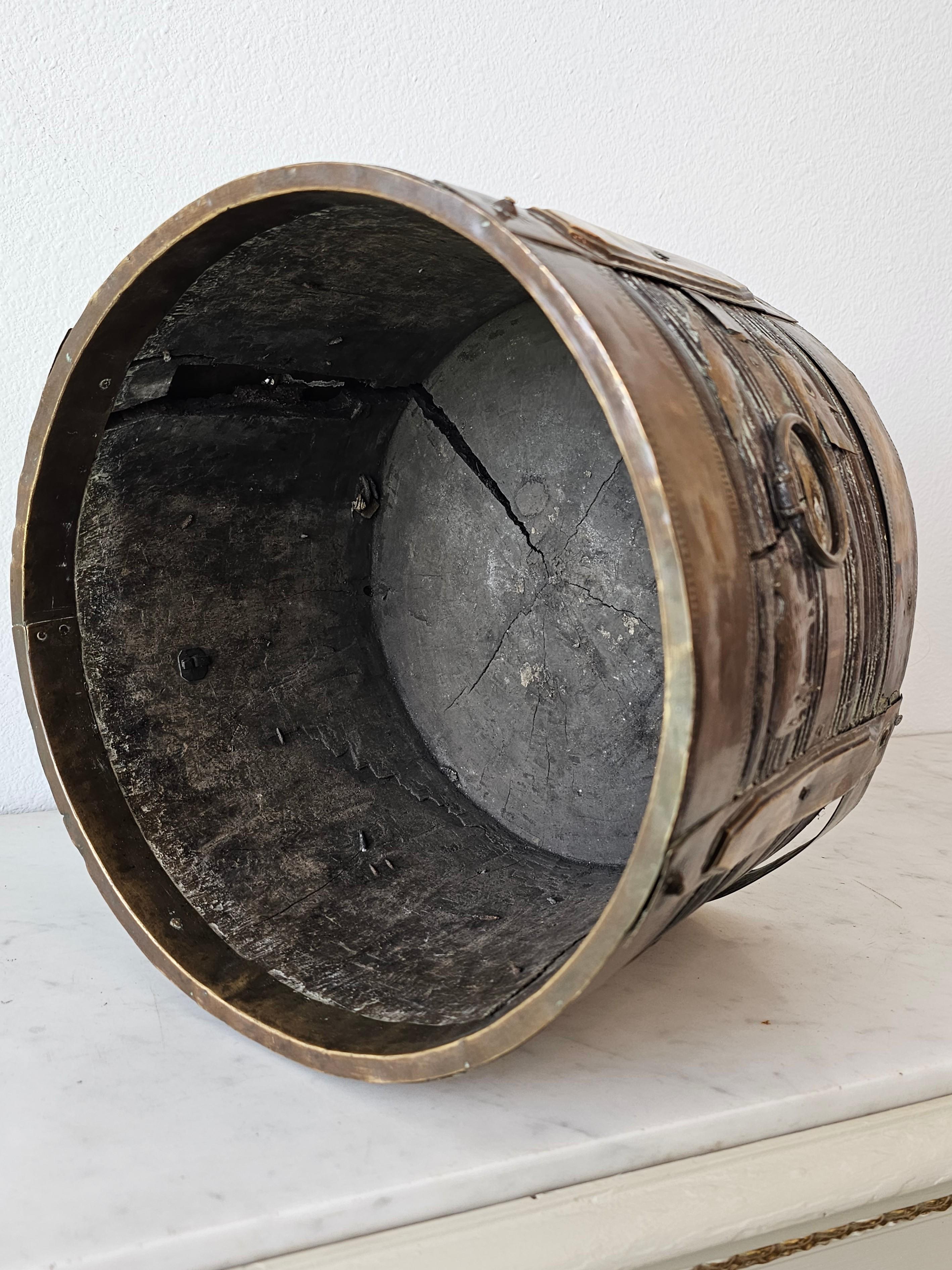 Rare seau à bûches en bois, monté sur laiton, Anglo Indian British Colonial en vente 2