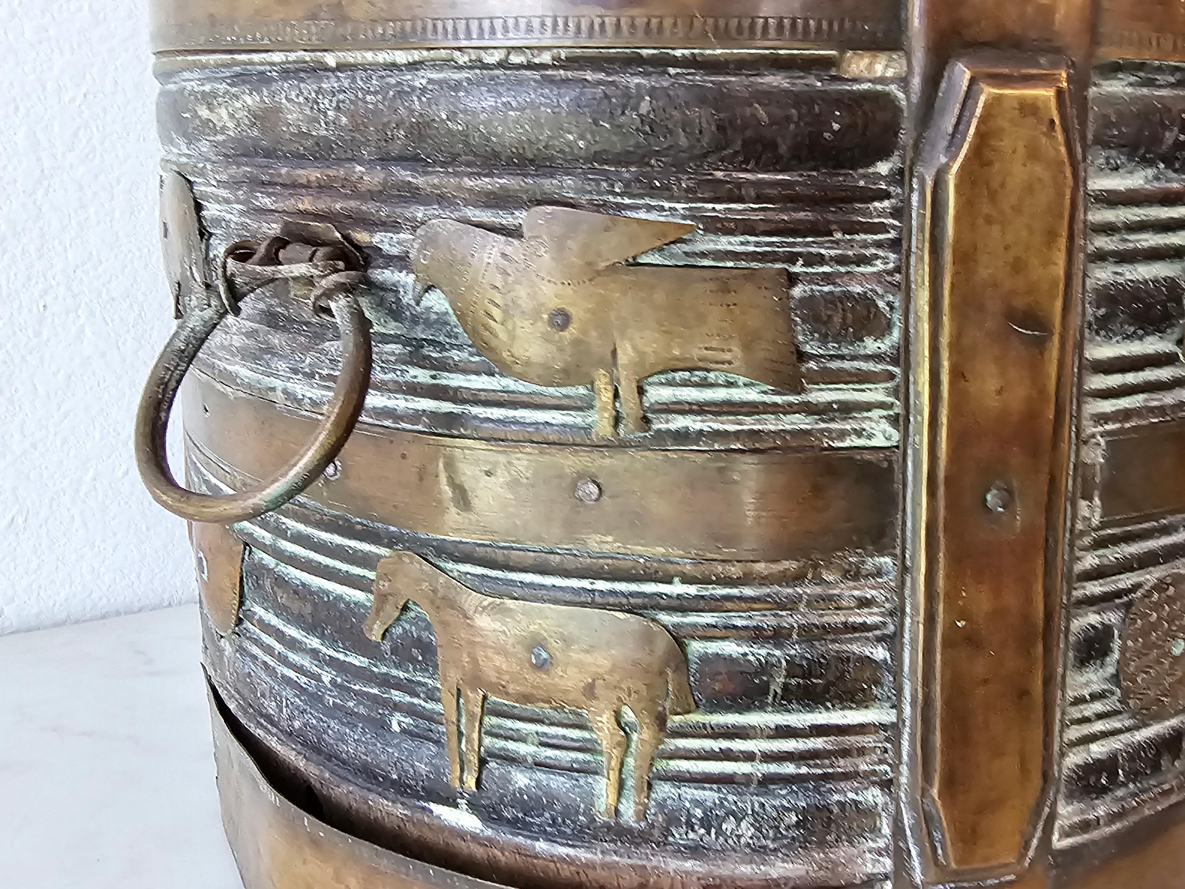 Seltene British Colonial Indien Messing montierte Log Bucket Kamin Eimer im Angebot 4